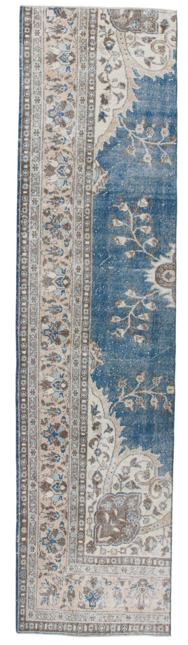 Decorative rug with blue and beige pattern