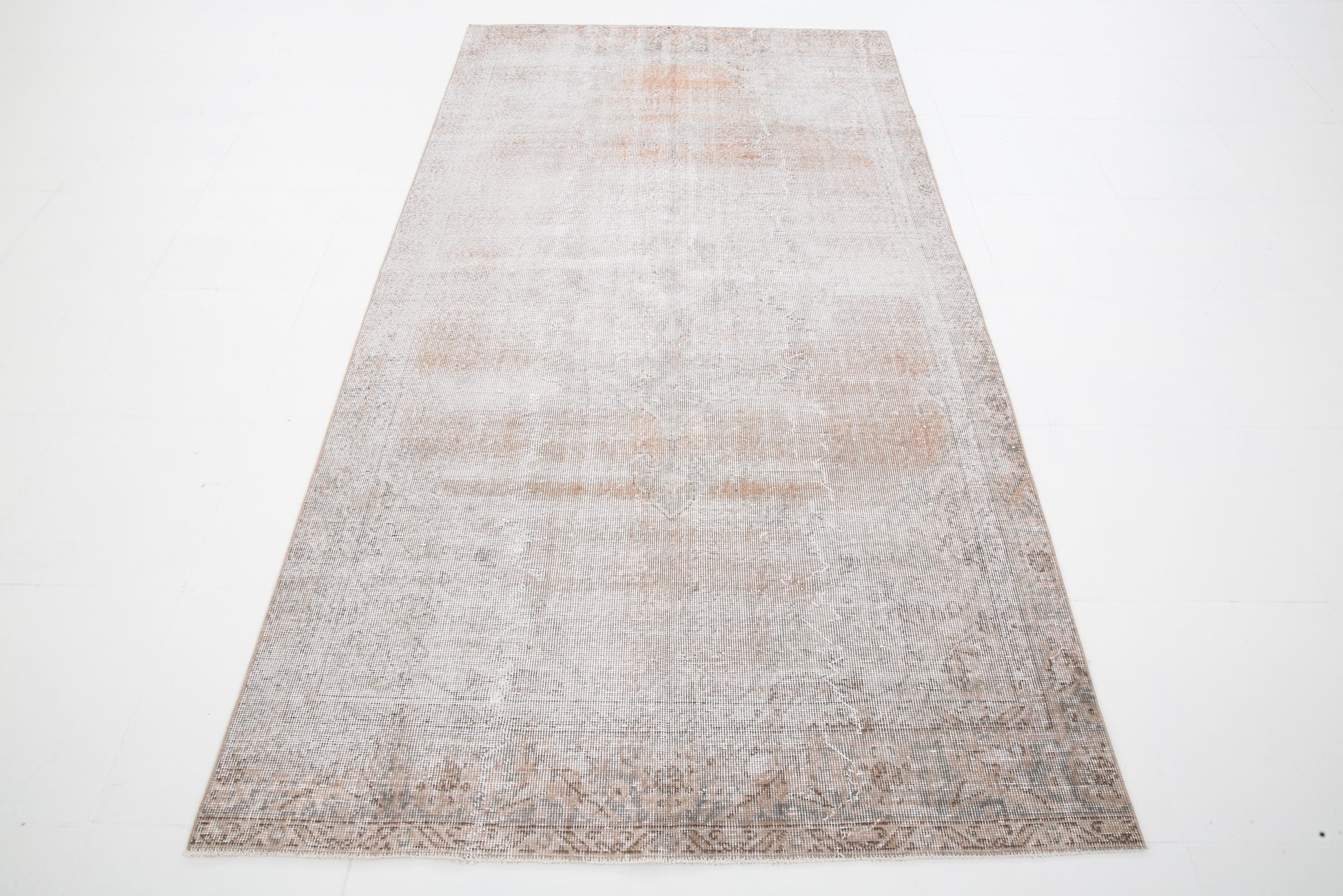 Turkish Vintage Rug  4'7" x 8'5" ft