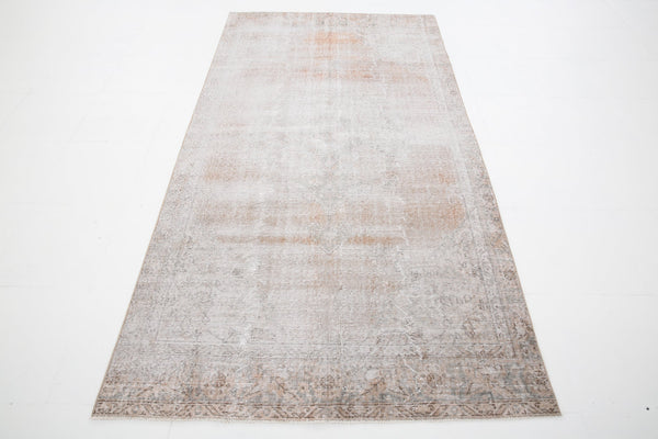 Turkish Vintage Rug  4'7" x 8'5" ft