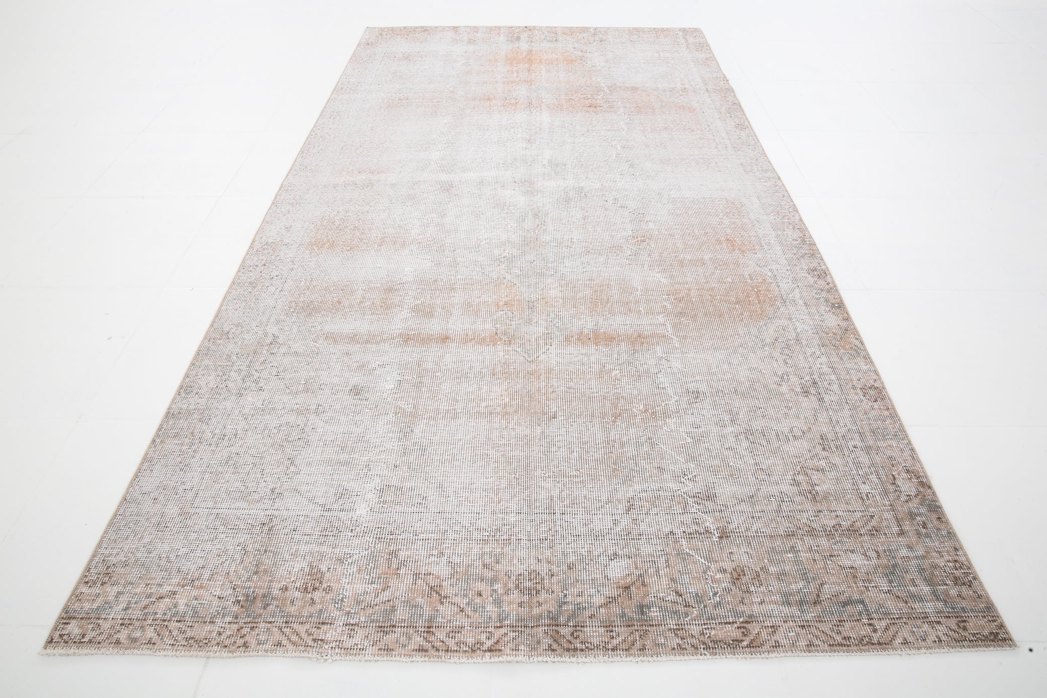 Turkish Vintage Rug  4'7" x 8'5" ft