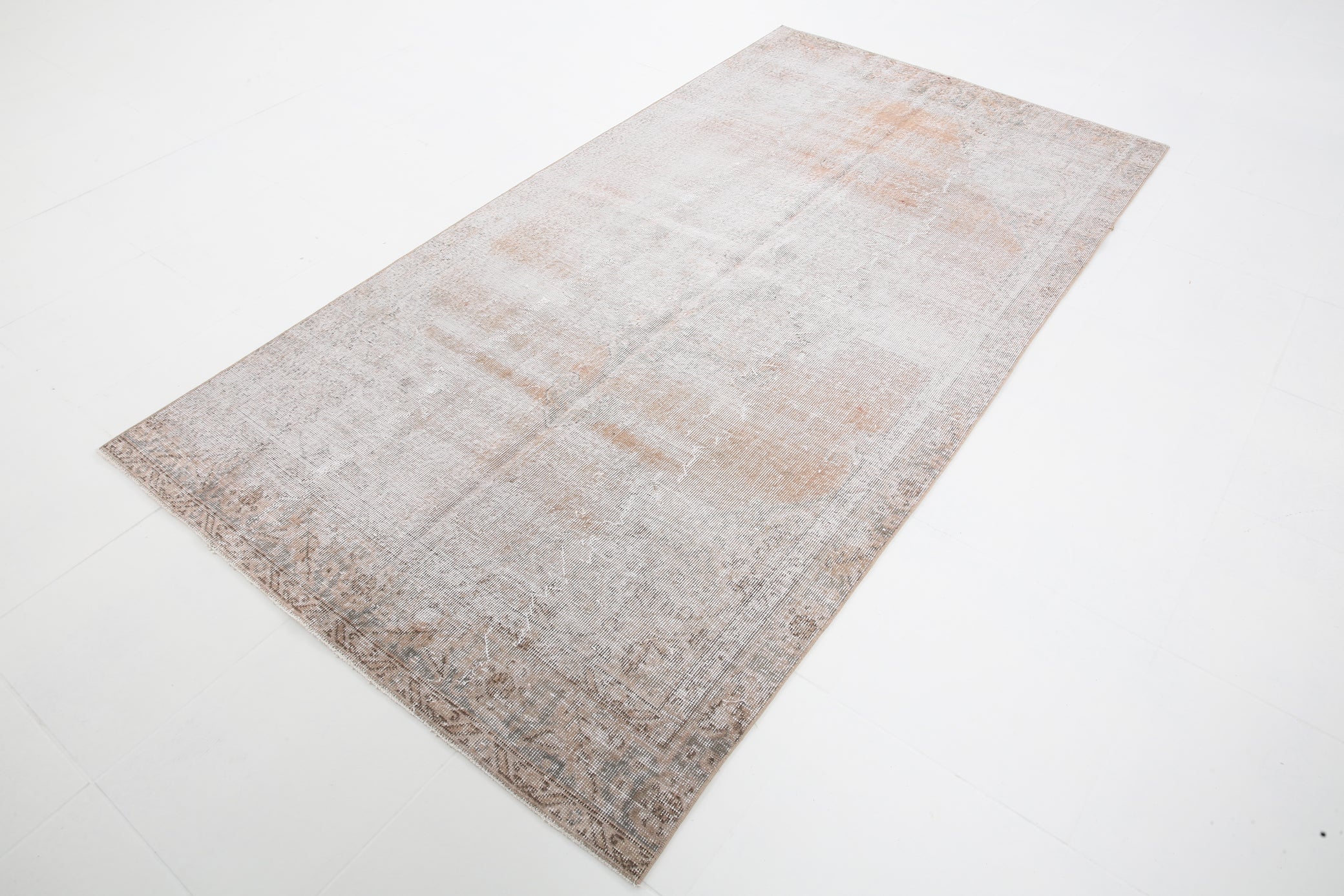 Turkish Vintage Rug  4'7" x 8'5" ft