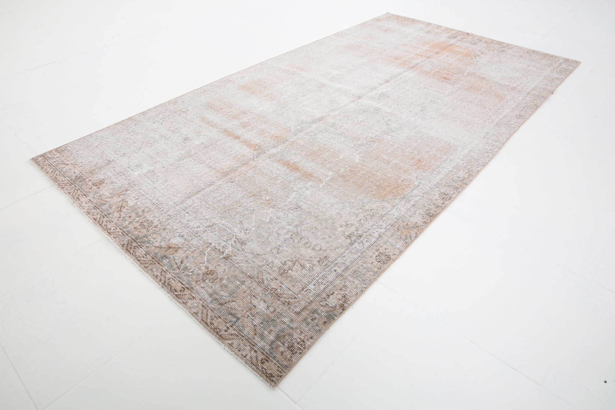 Turkish Vintage Rug  4'7" x 8'5" ft