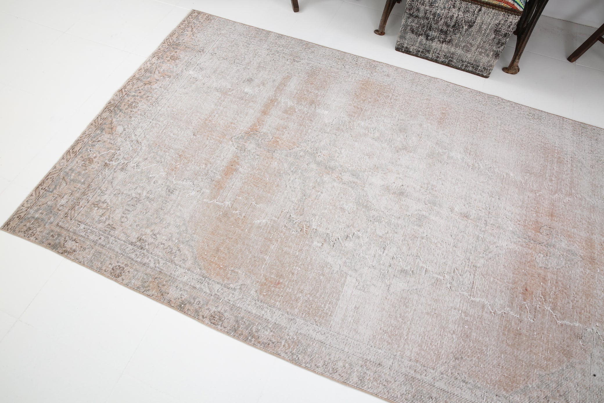 Turkish Vintage Rug  4'7" x 8'5" ft