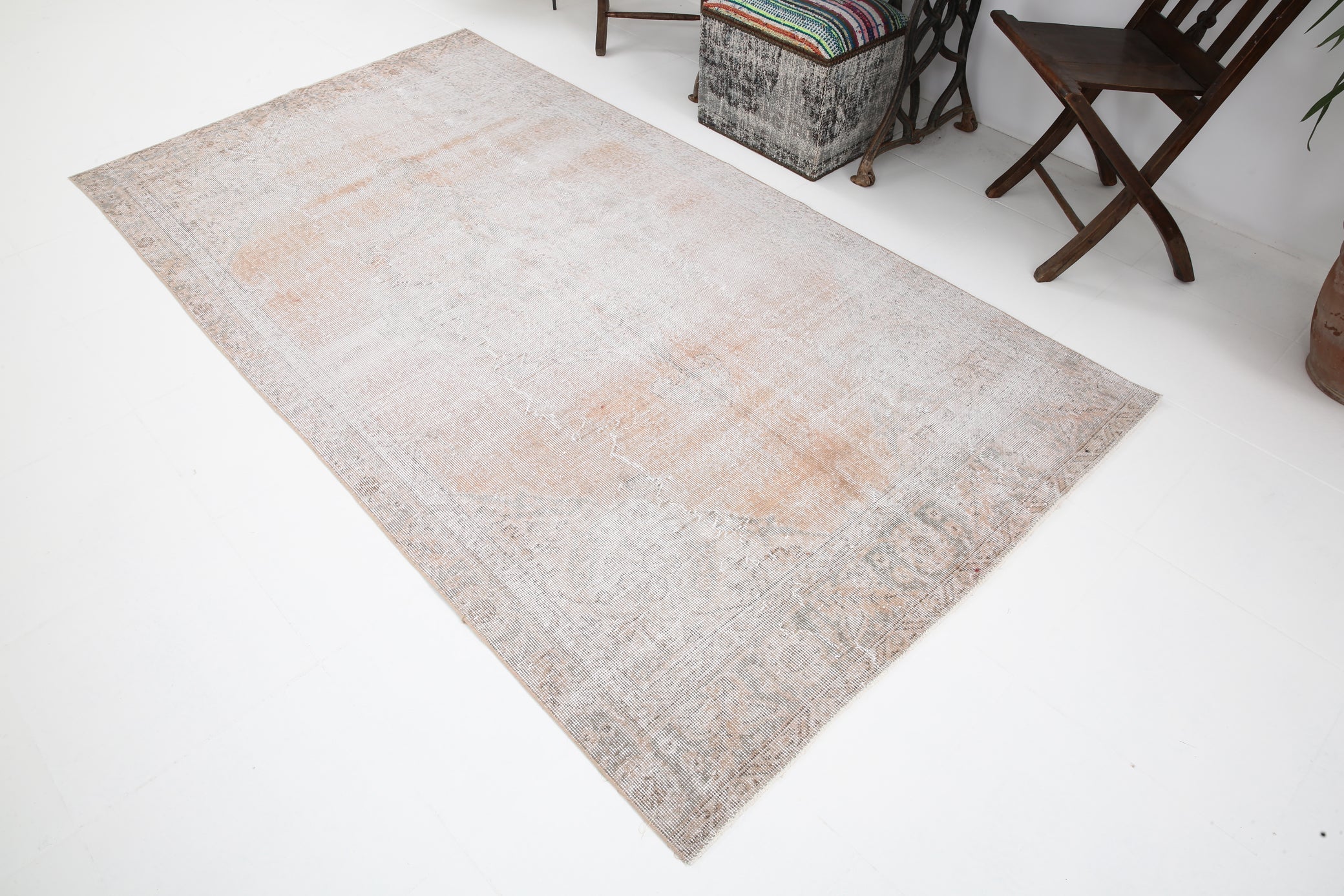 Turkish Vintage Rug  4'7" x 8'5" ft