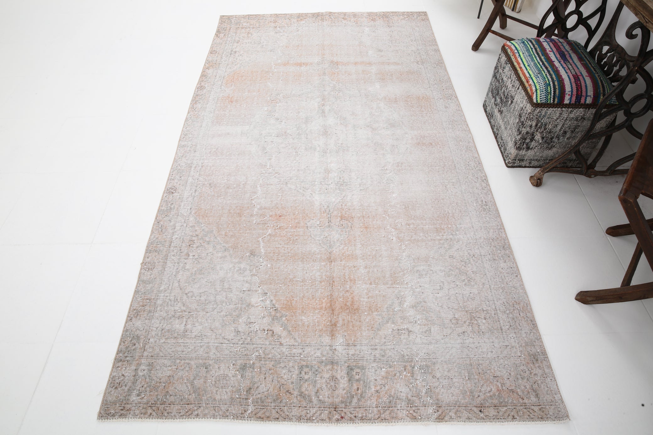 Turkish Vintage Rug  4'7" x 8'5" ft