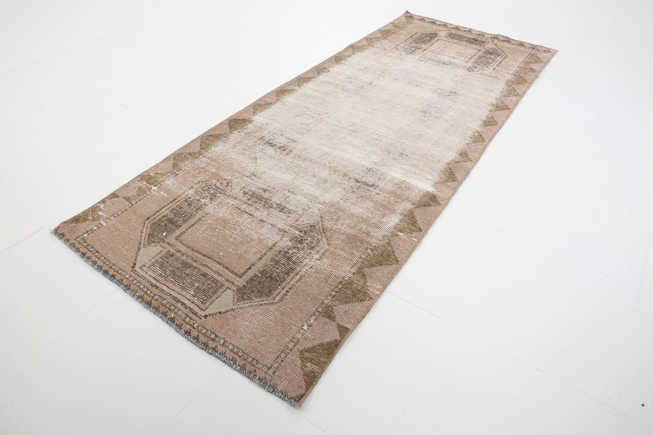 Turkish Vintage Rug  3'3" x 7'11" ft