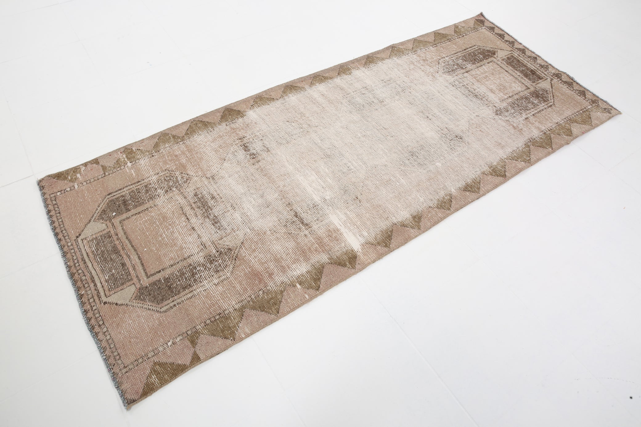 Turkish Vintage Rug  3'3" x 7'11" ft