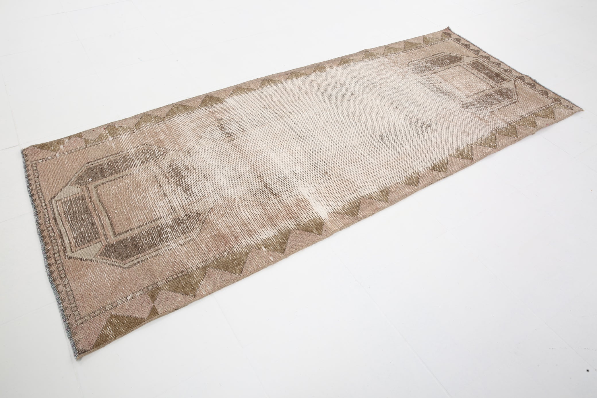 Turkish Vintage Rug  3'3" x 7'11" ft