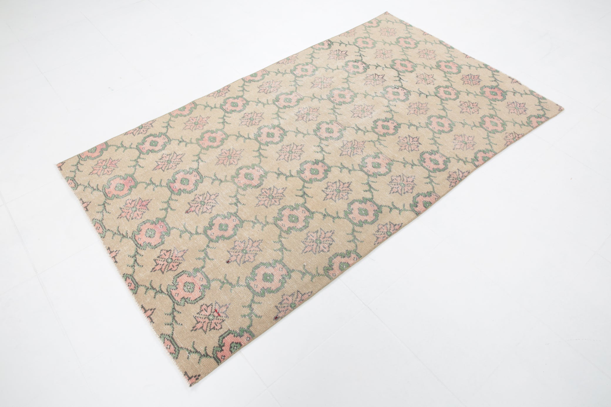 Turkish Vintage Rug  3'9" x 6'9" ft