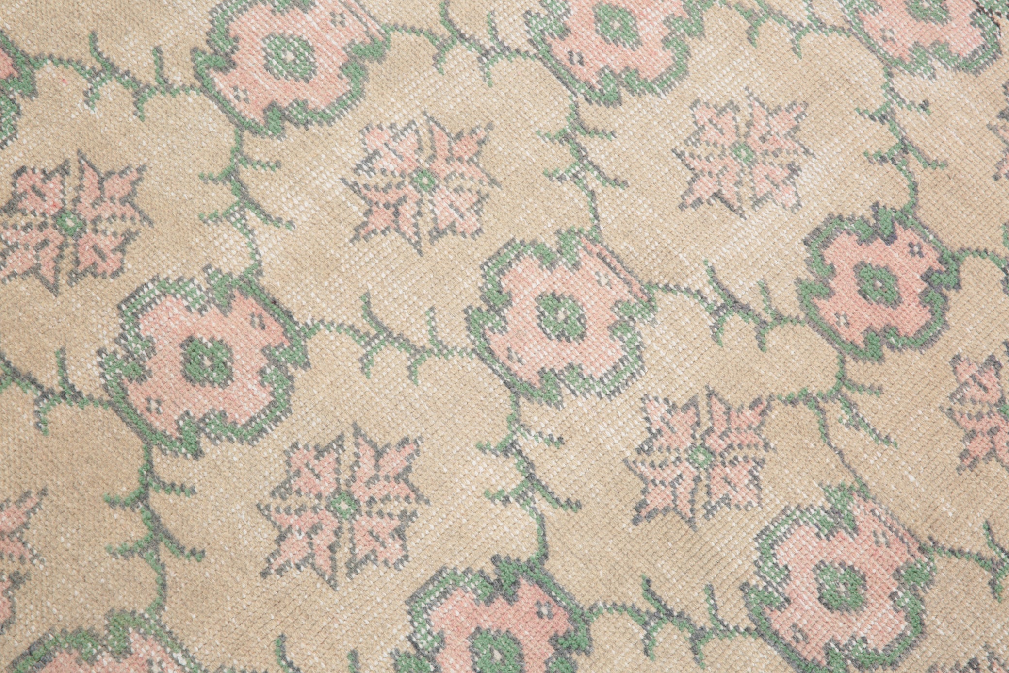 Turkish Vintage Rug  3'9" x 6'9" ft