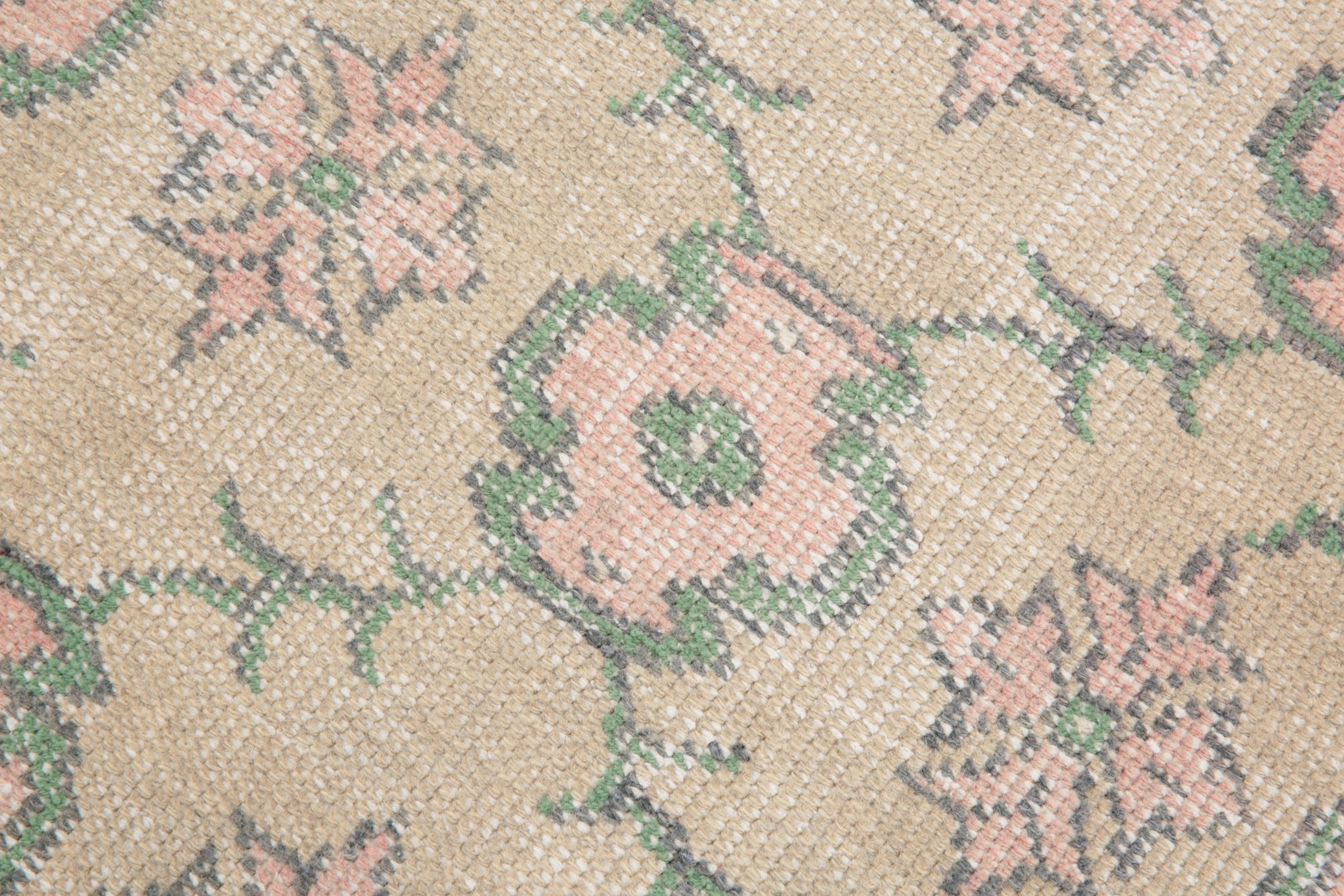 Turkish Vintage Rug  3'9" x 6'9" ft