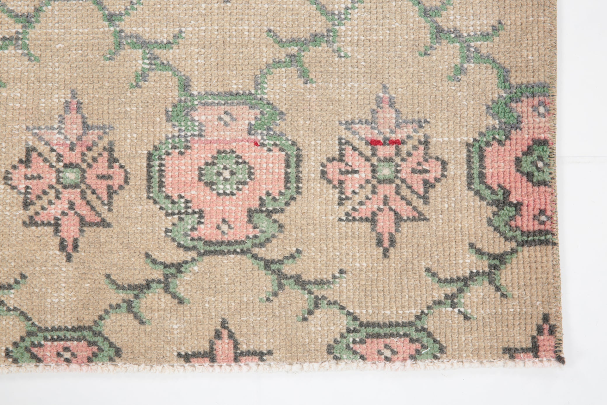 Turkish Vintage Rug  3'9" x 6'9" ft