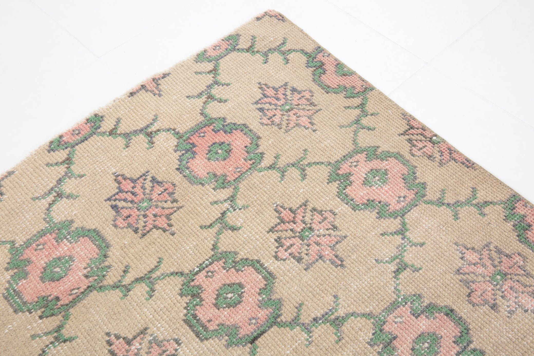 Turkish Vintage Rug  3'9" x 6'9" ft
