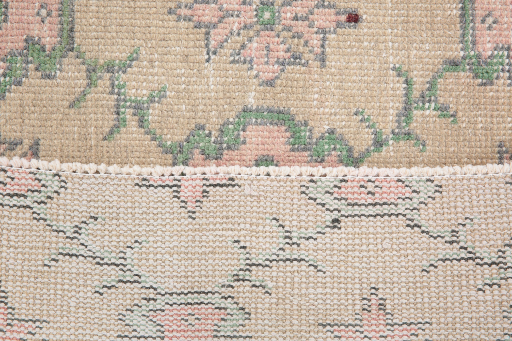 Turkish Vintage Rug  3'9" x 6'9" ft
