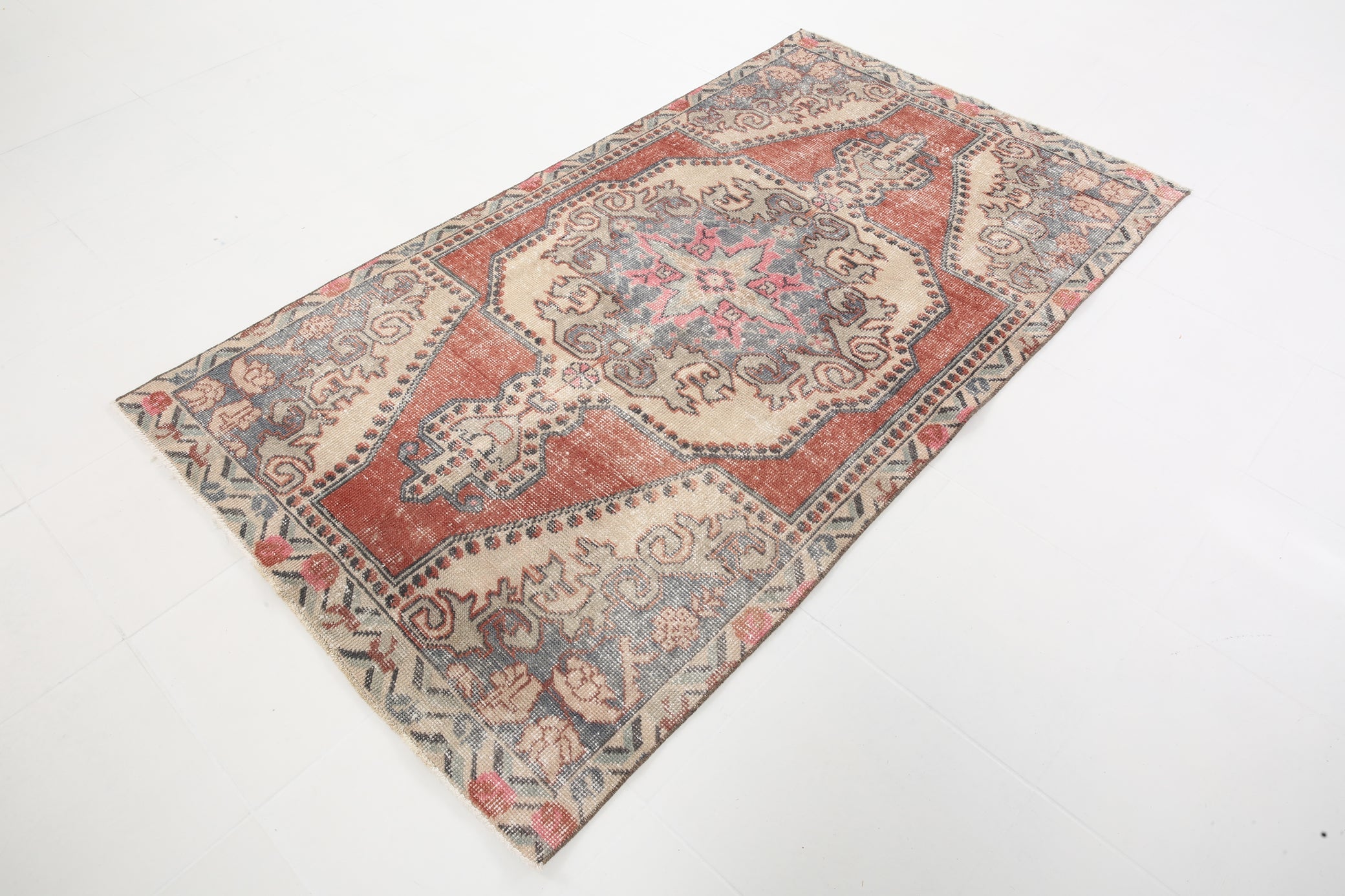 Turkish Vintage Rug  4'2" x 7'3" ft
