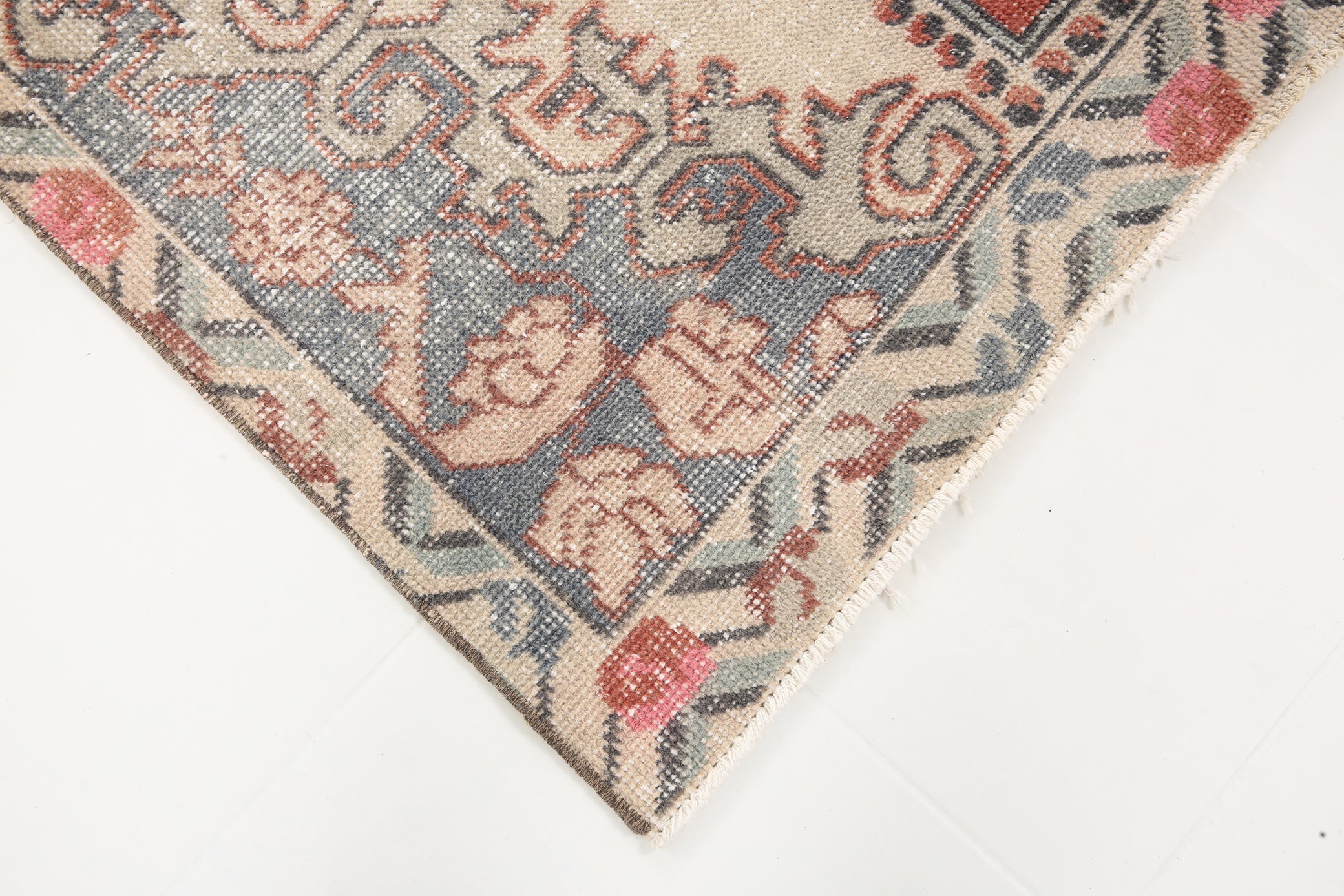 Turkish Vintage Rug  4'2" x 7'3" ft
