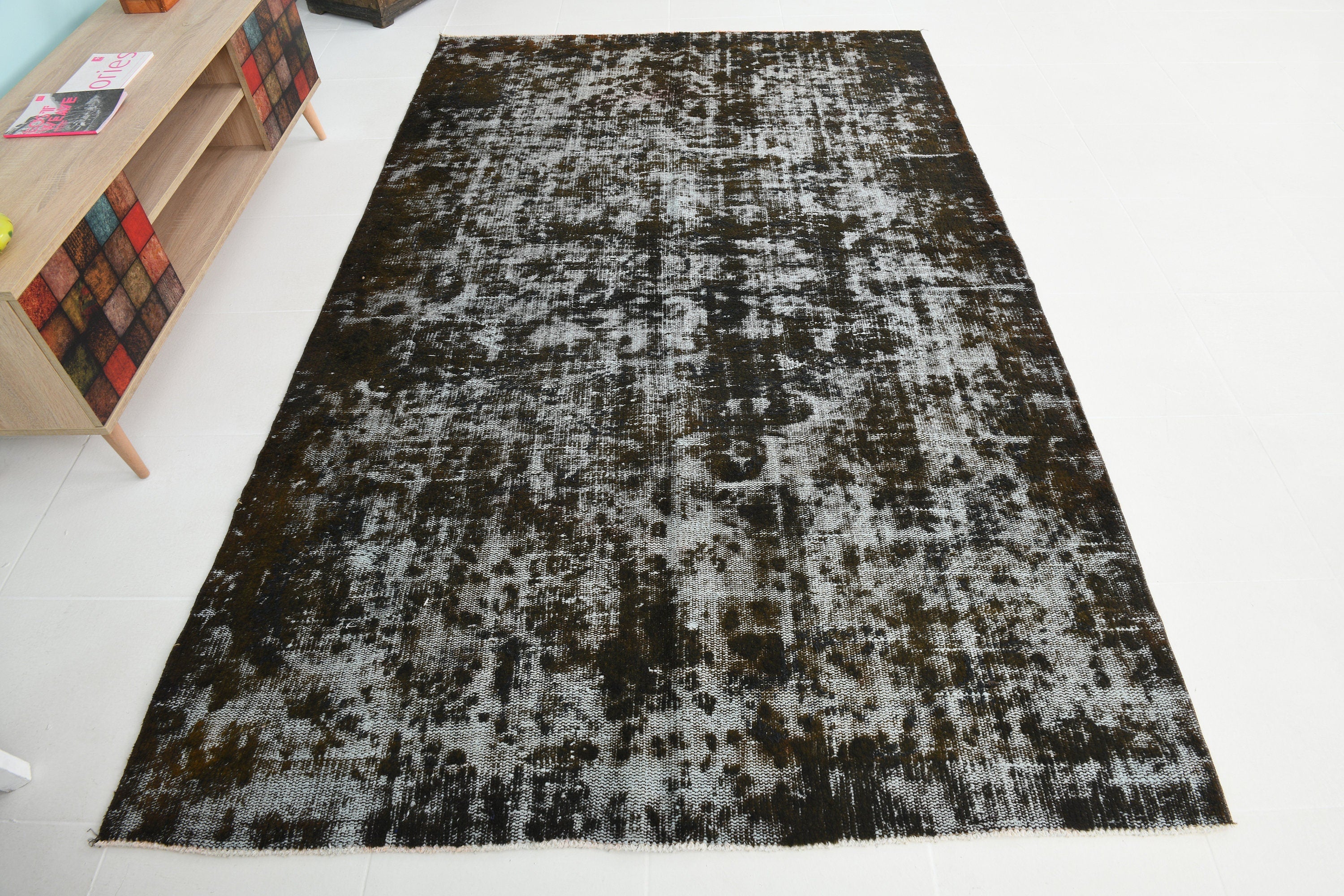 5’7’ x 8’11’ ft Turkish Vintage Rug Black