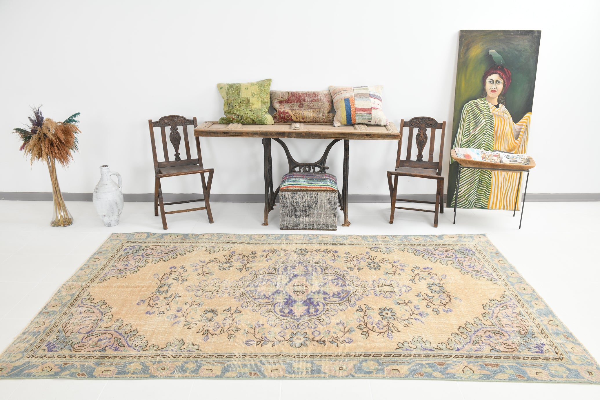 Turkish Vintage Rug  5'6" x 9'9" ft