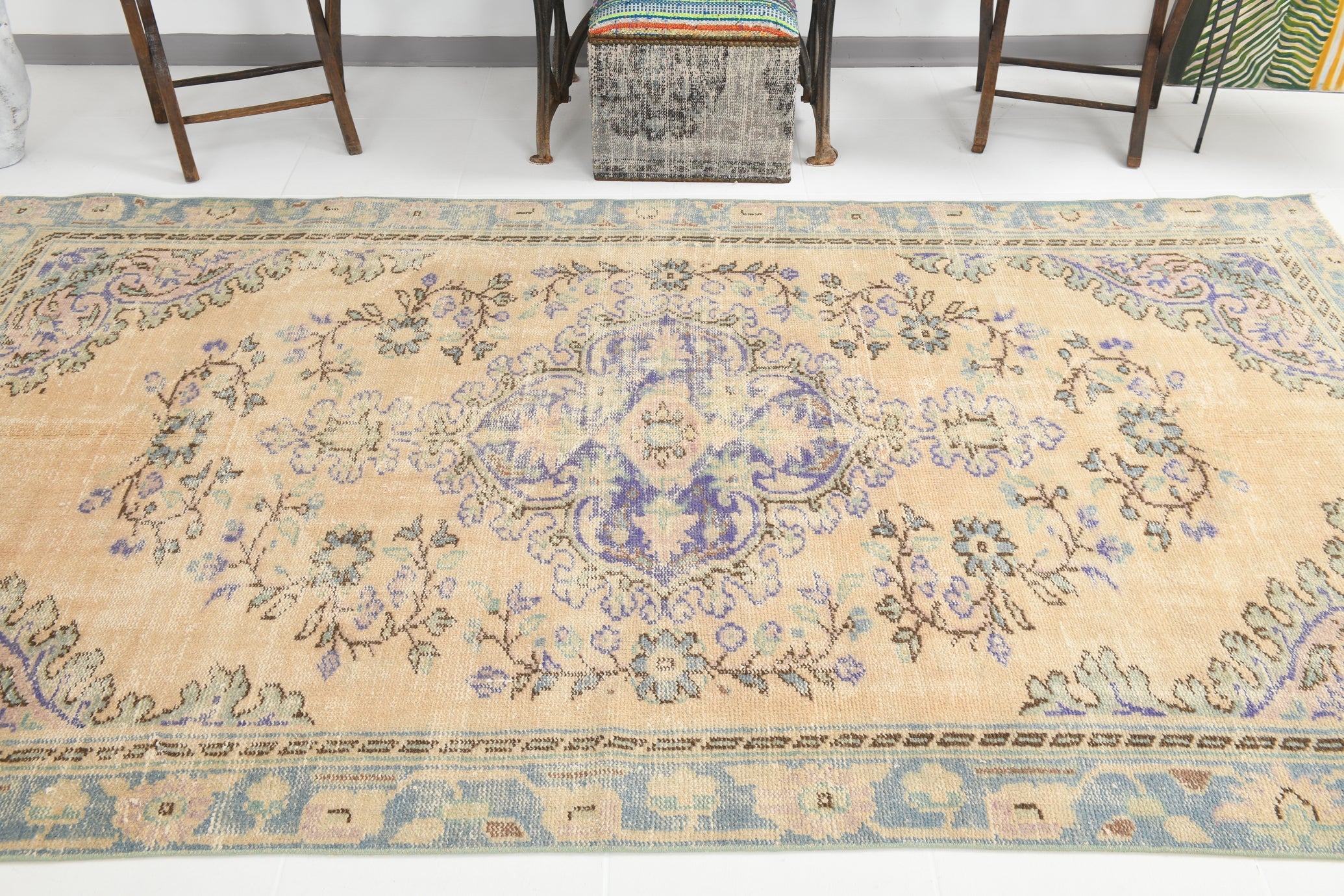 Turkish Vintage Rug  5'6" x 9'9" ft