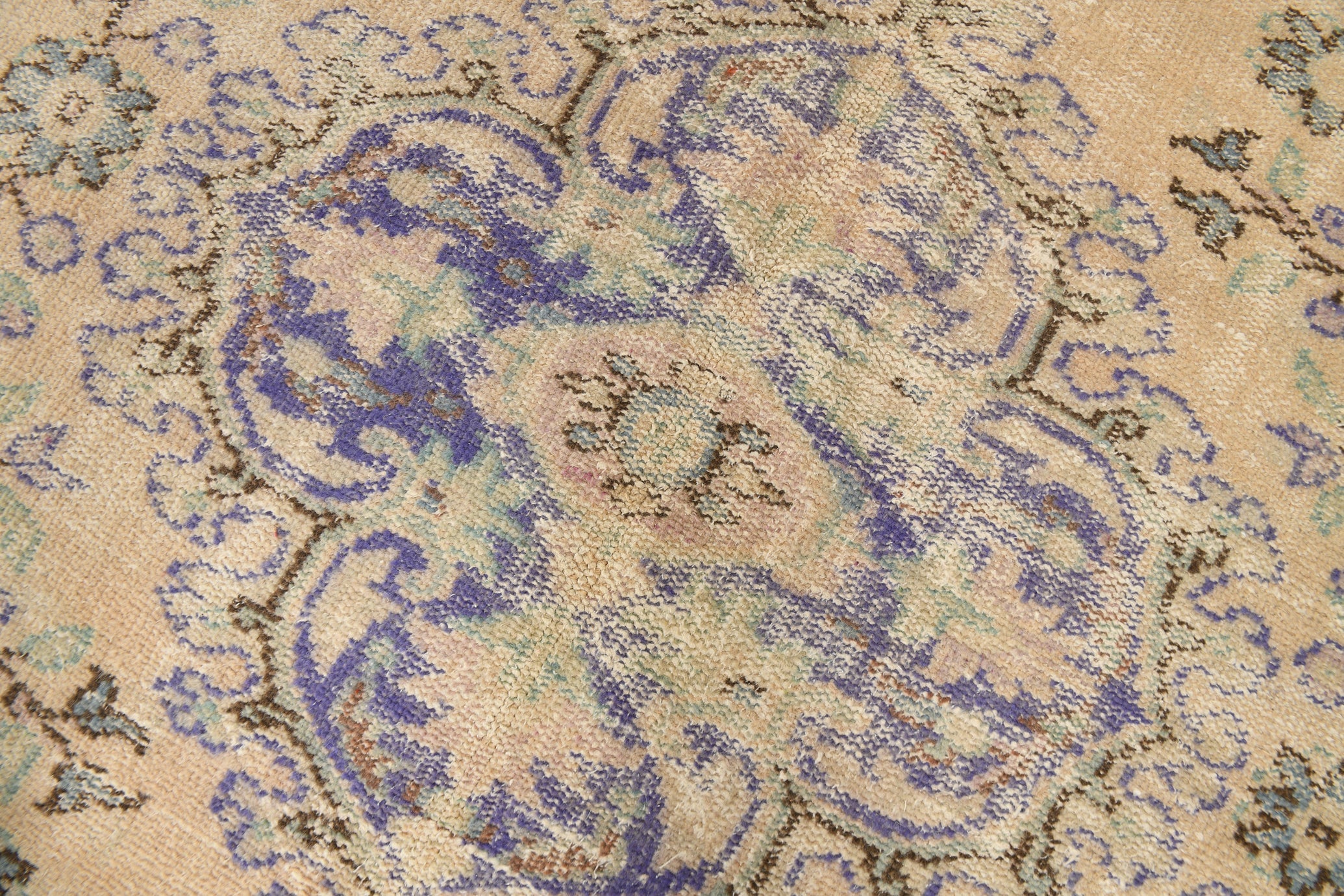 Turkish Vintage Rug  5'6" x 9'9" ft