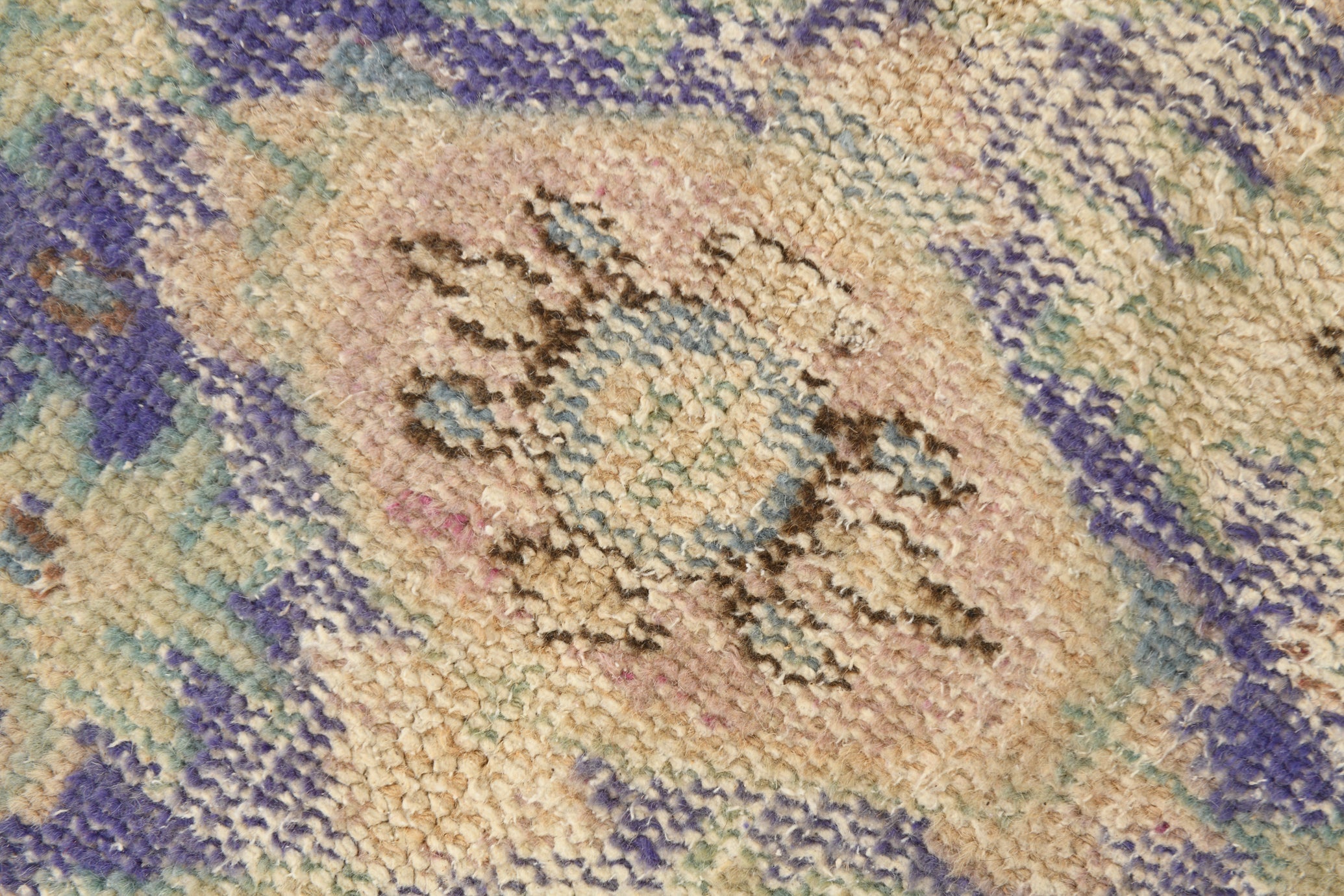 Turkish Vintage Rug  5'6" x 9'9" ft