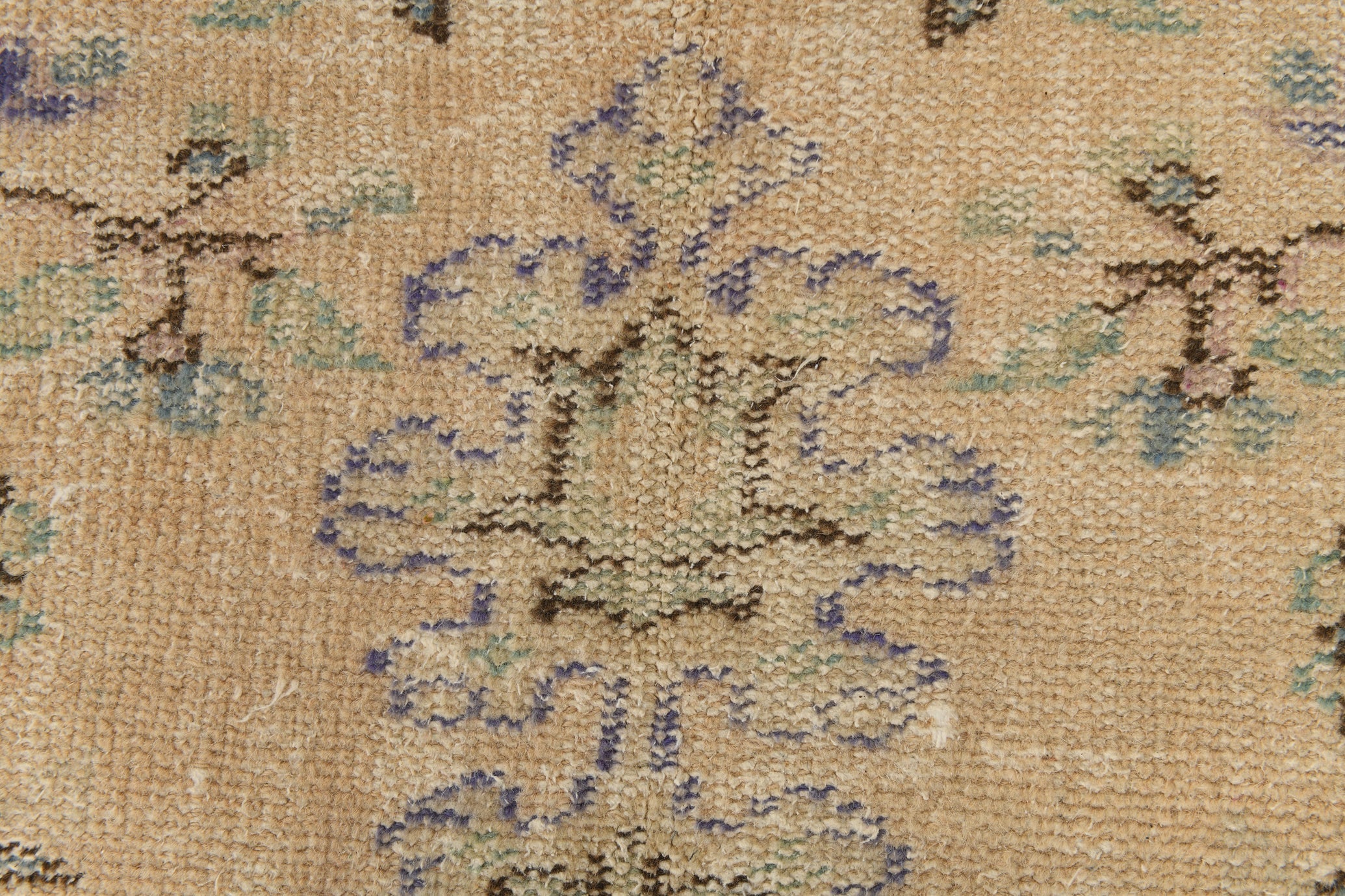 Turkish Vintage Rug  5'6" x 9'9" ft