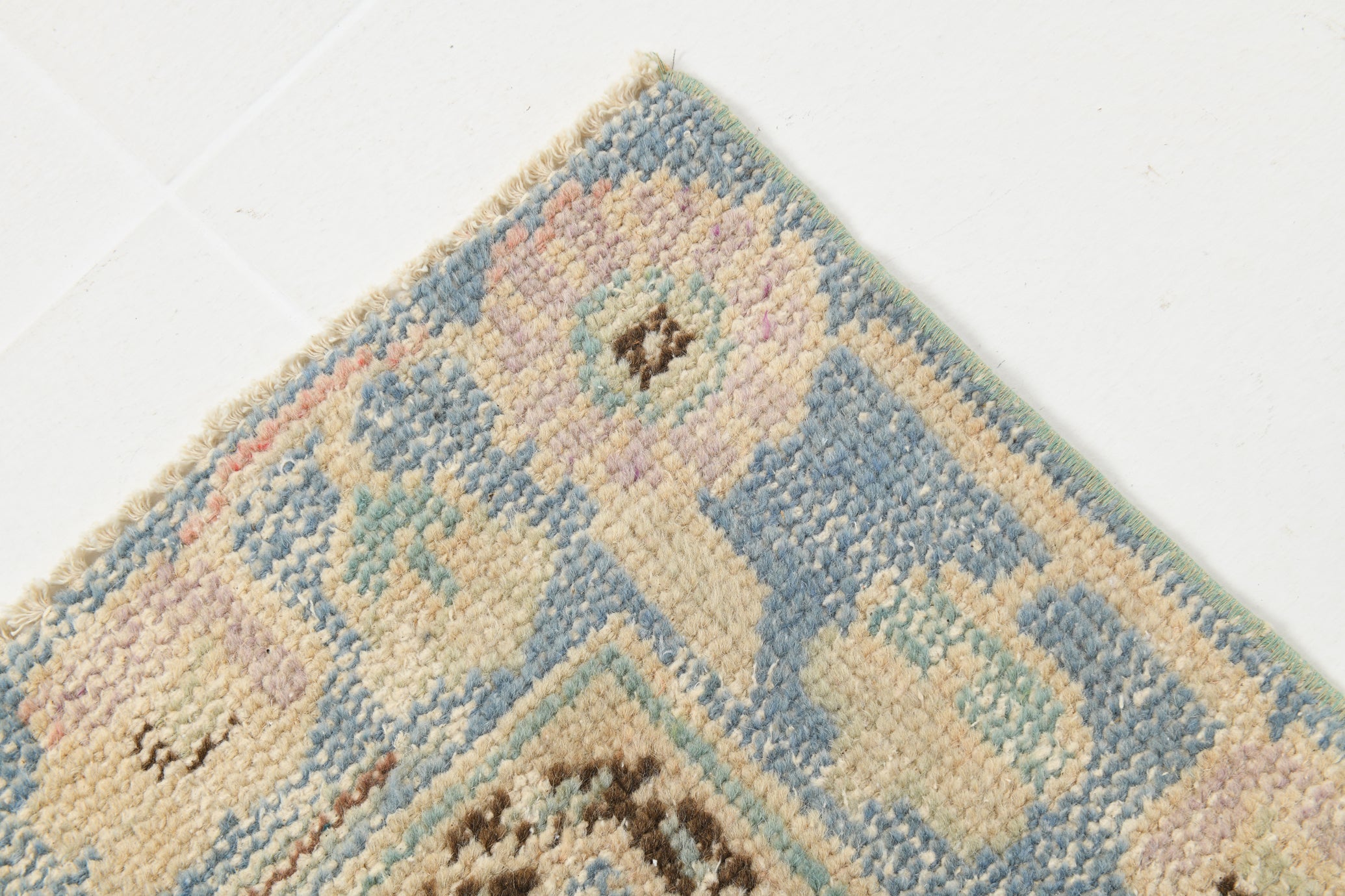 Turkish Vintage Rug  5'6" x 9'9" ft