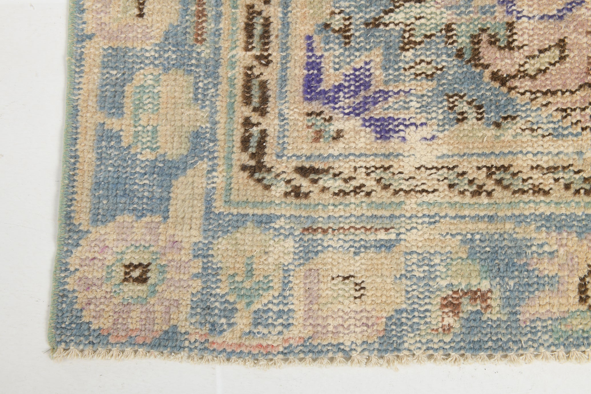 Turkish Vintage Rug  5'6" x 9'9" ft