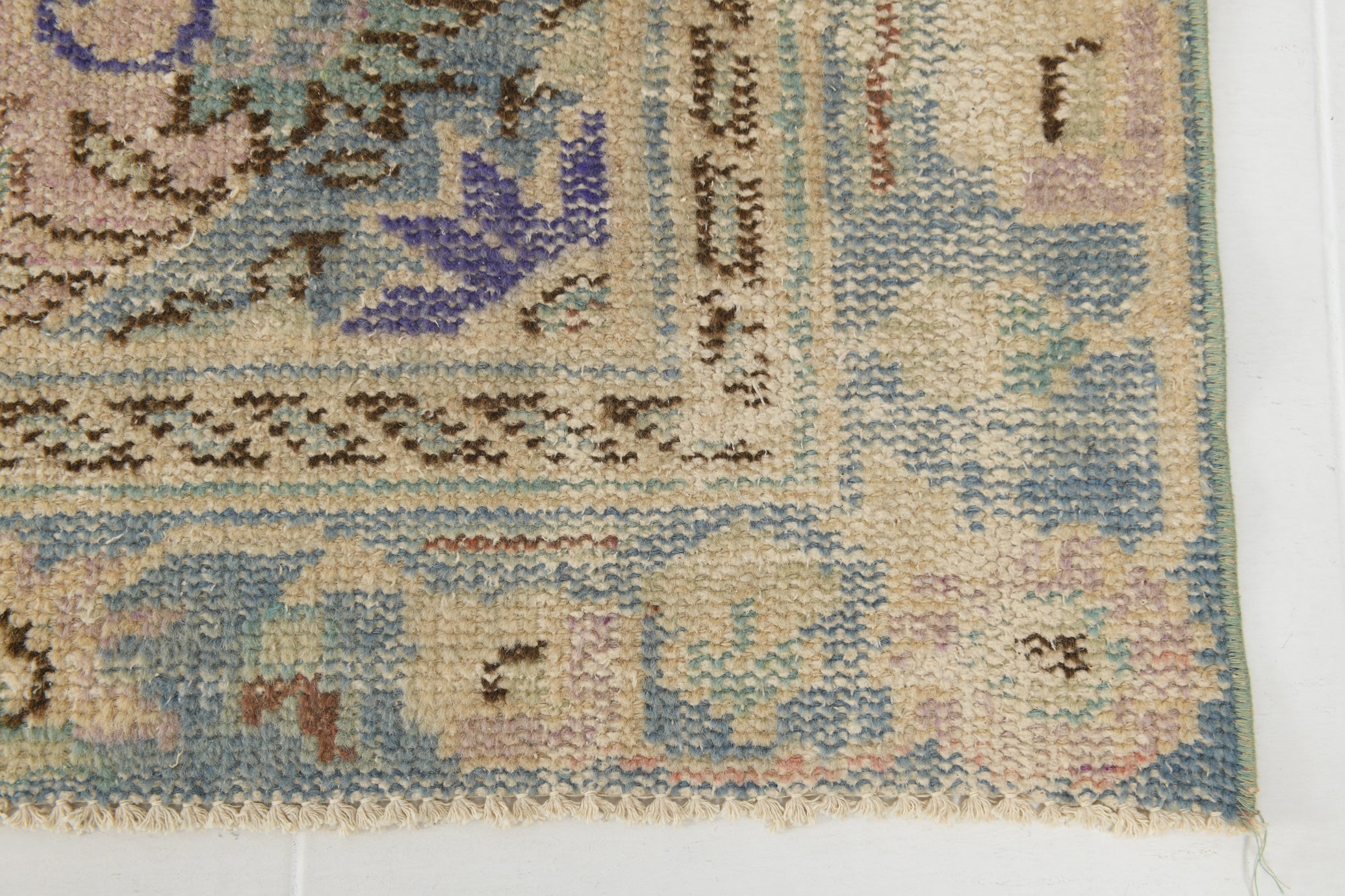 Turkish Vintage Rug  5'6" x 9'9" ft