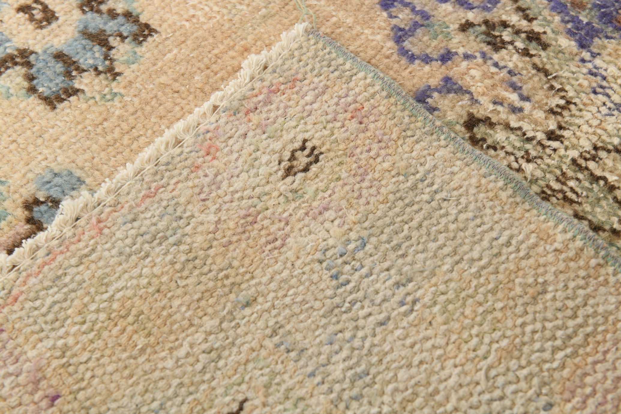 Turkish Vintage Rug  5'6" x 9'9" ft
