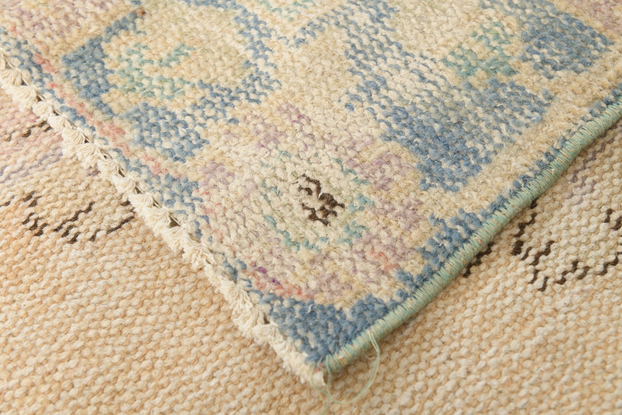 Turkish Vintage Rug  5'6" x 9'9" ft