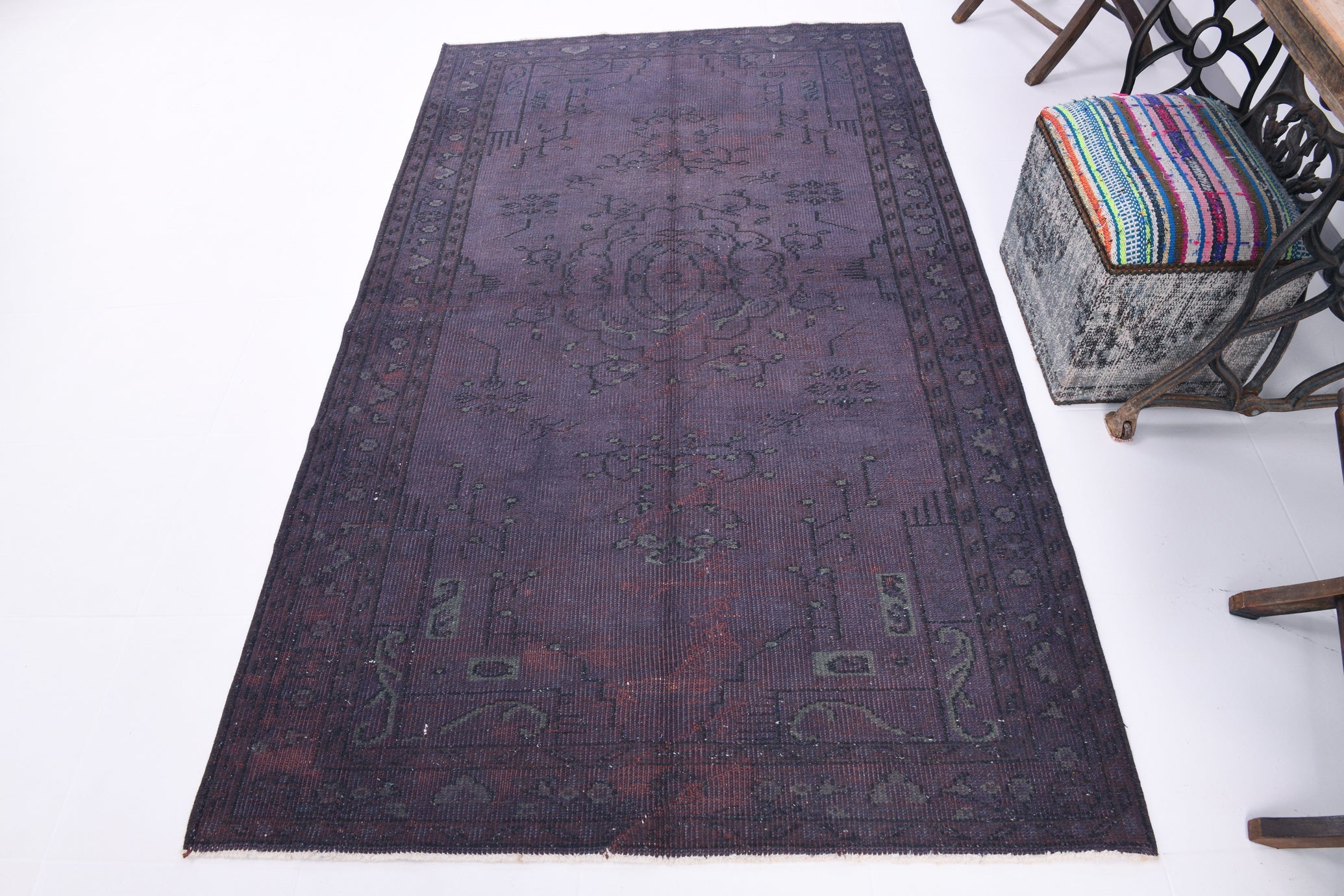 Turkish Vintage Rug  4'7" x 7'7" ft