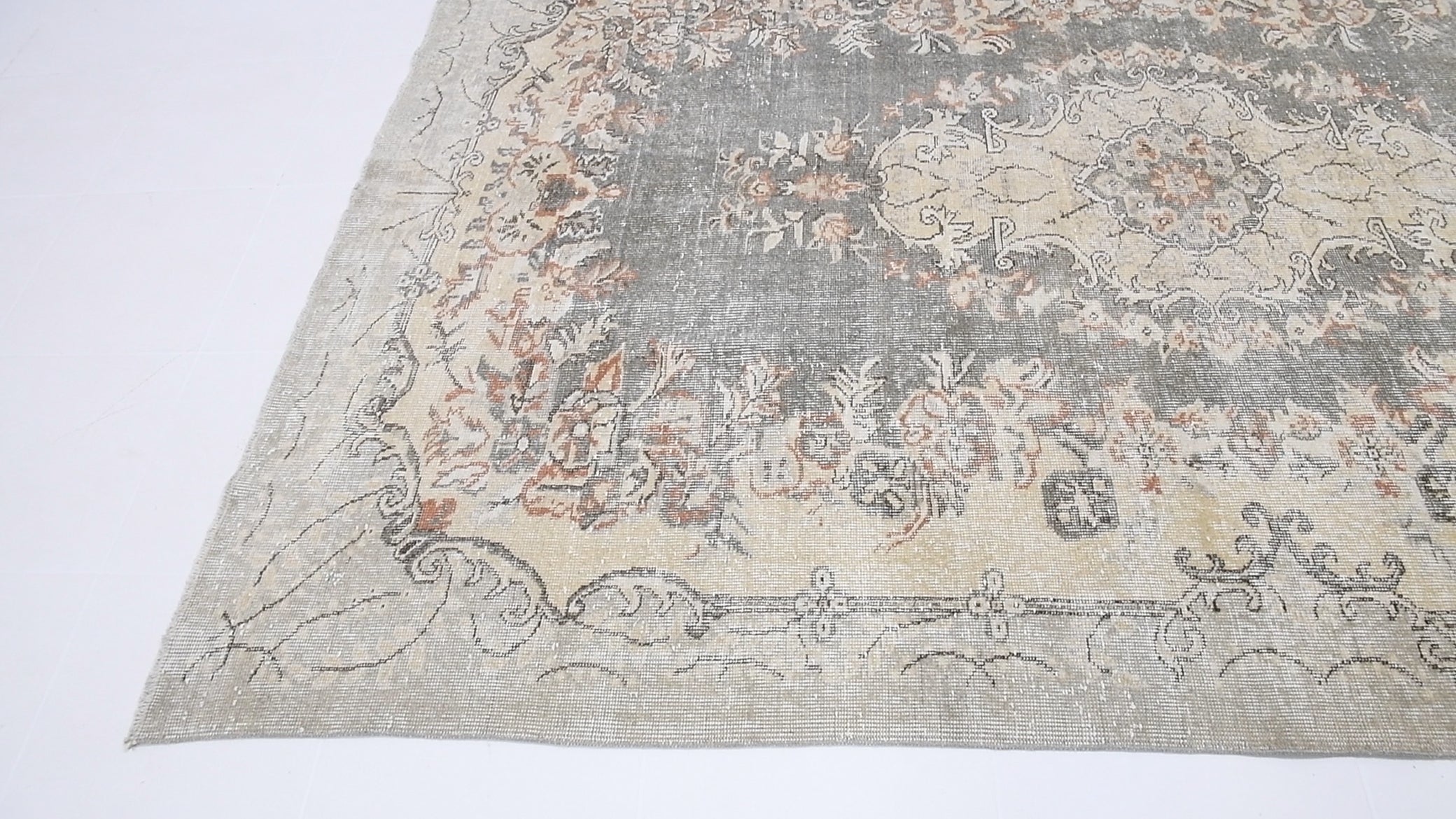 Turkish Vintage Rug  6'2" x 9'6" ft