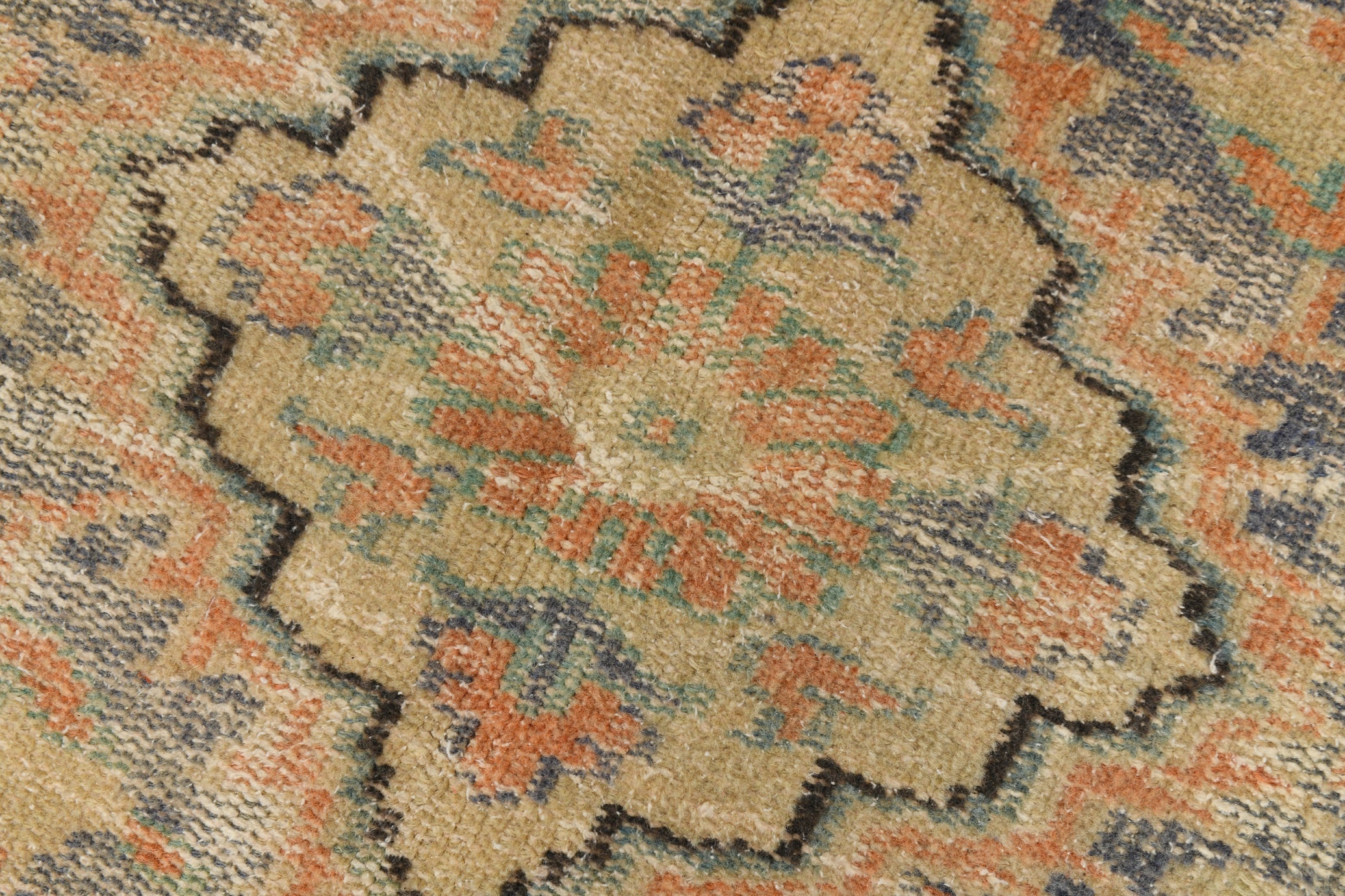 Turkish Vintage Rug  5'11" x 9'10" ft