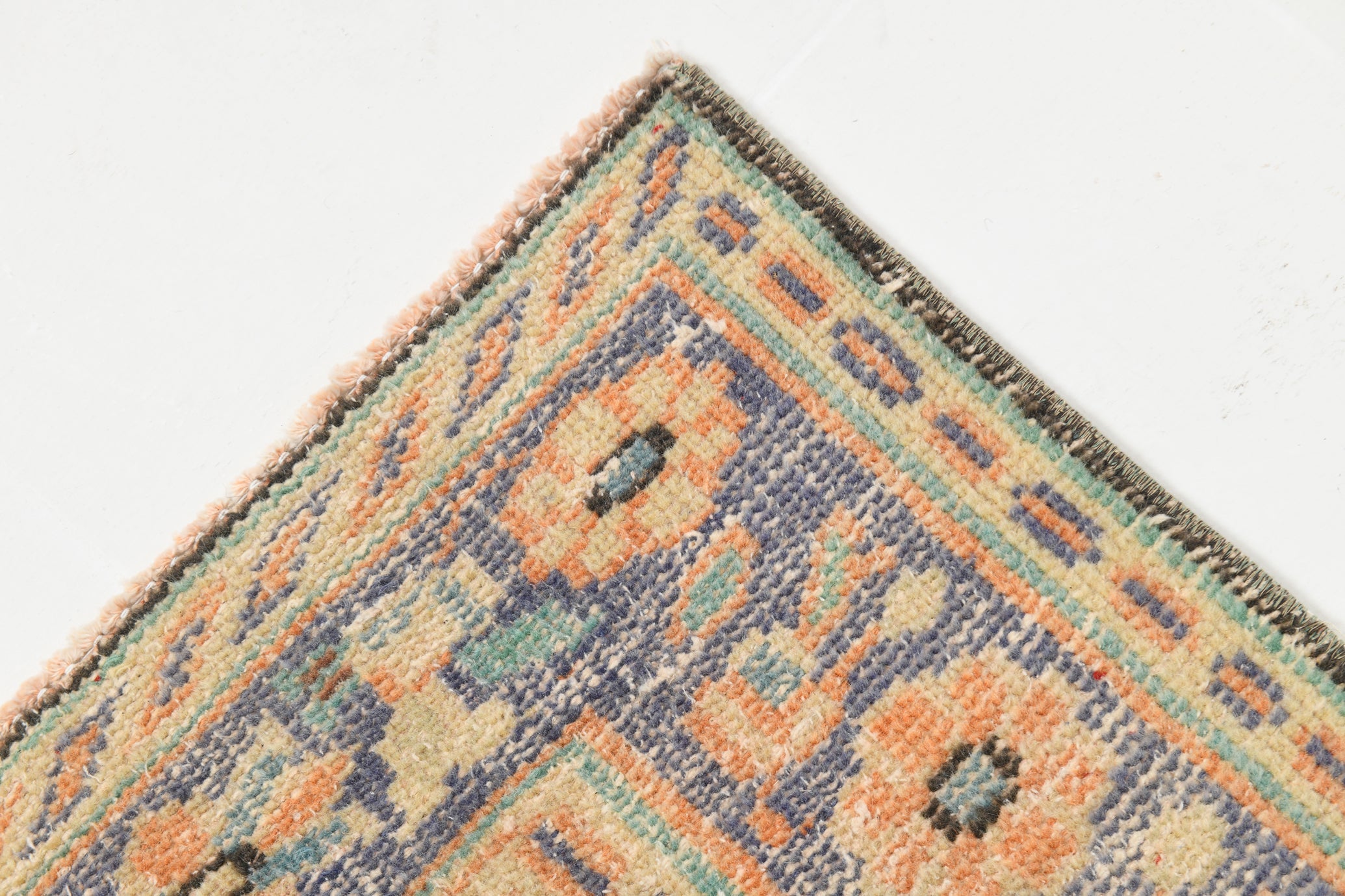 Turkish Vintage Rug  5'11" x 9'10" ft
