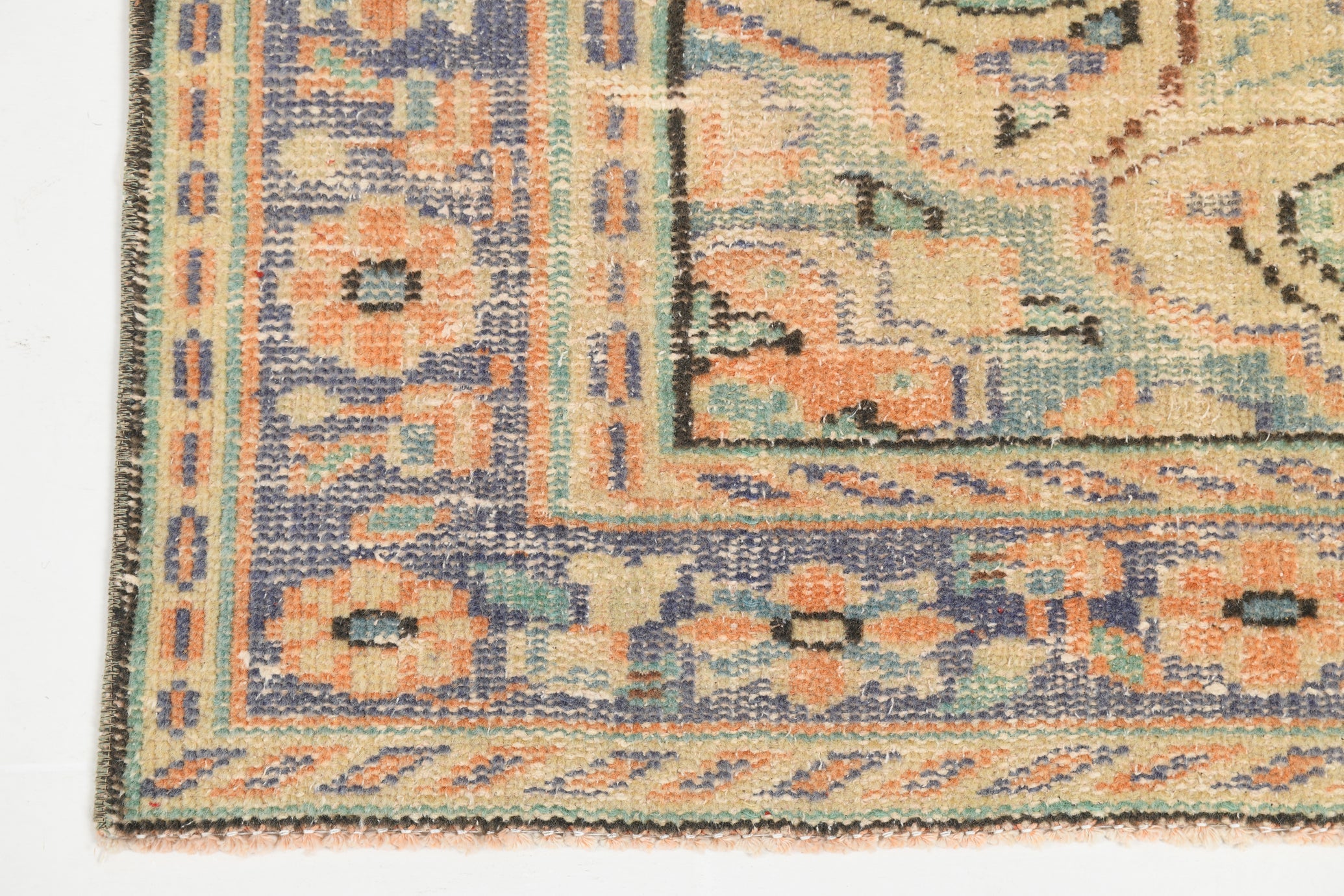 Turkish Vintage Rug  5'11" x 9'10" ft
