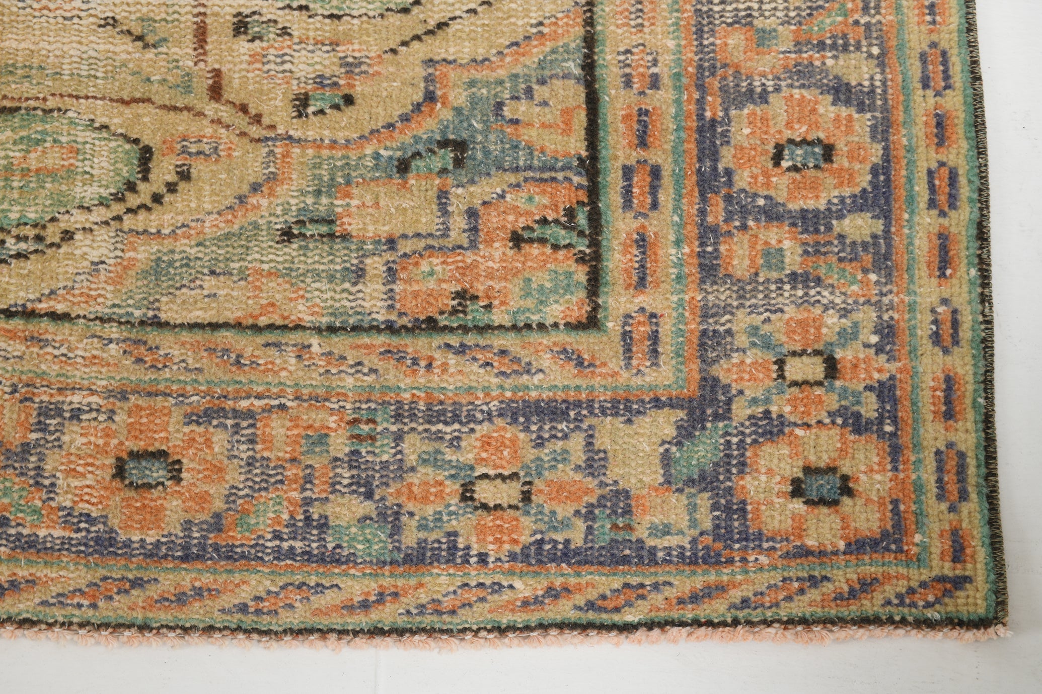 Turkish Vintage Rug  5'11" x 9'10" ft
