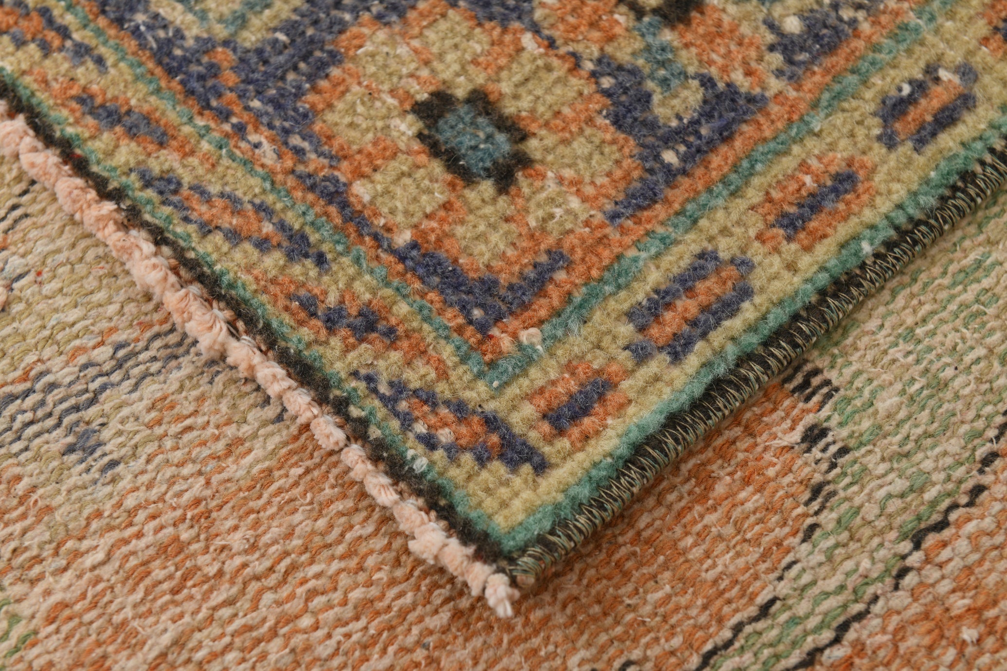 Turkish Vintage Rug  5'11" x 9'10" ft