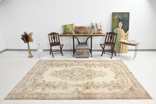 Turkish Vintage Rug  5'10" x 9'2" ft