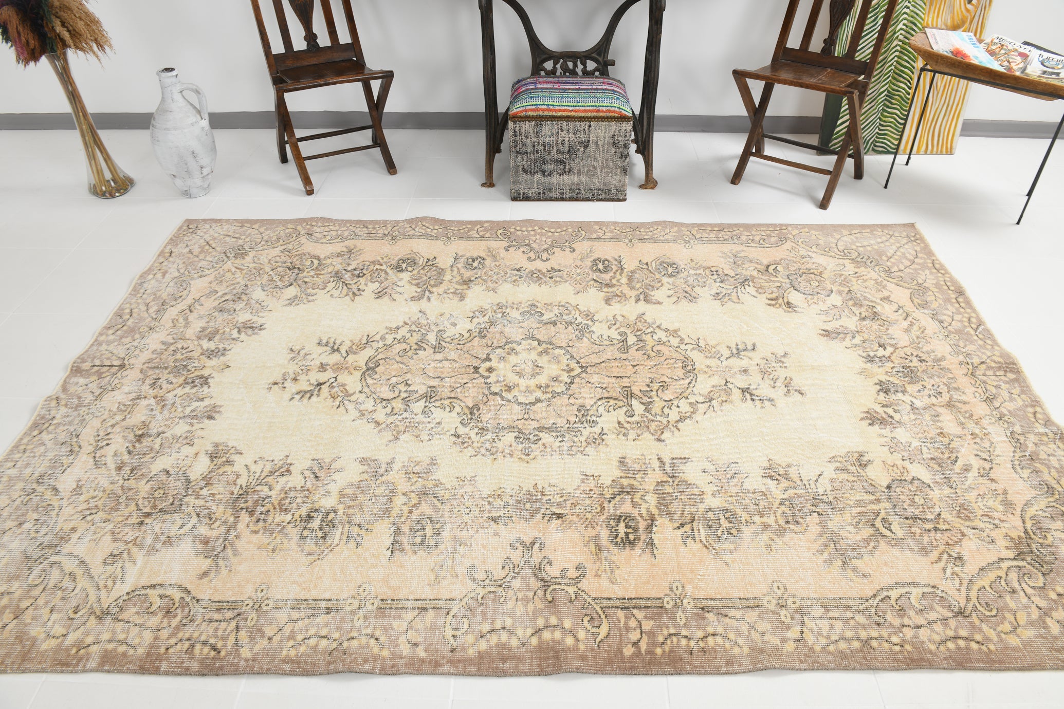 Turkish Vintage Rug  5'10" x 9'2" ft