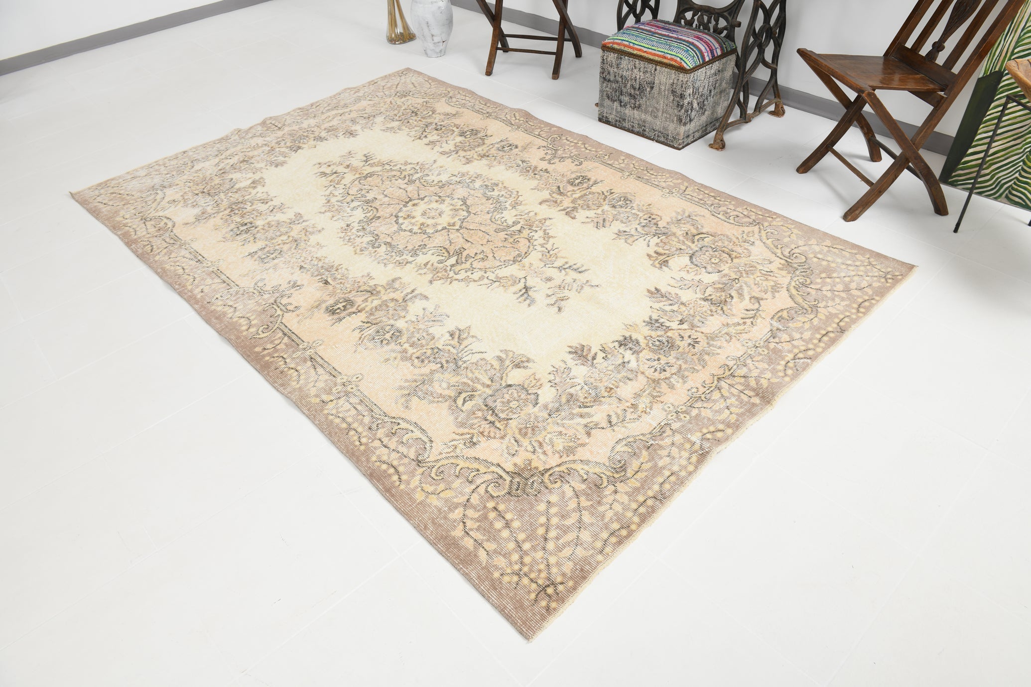 Turkish Vintage Rug  5'10" x 9'2" ft