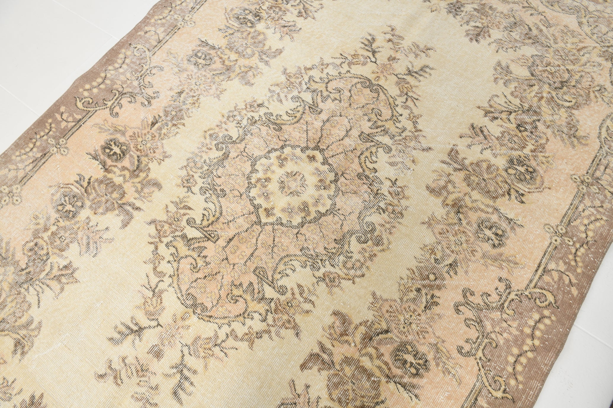 Turkish Vintage Rug  5'10" x 9'2" ft