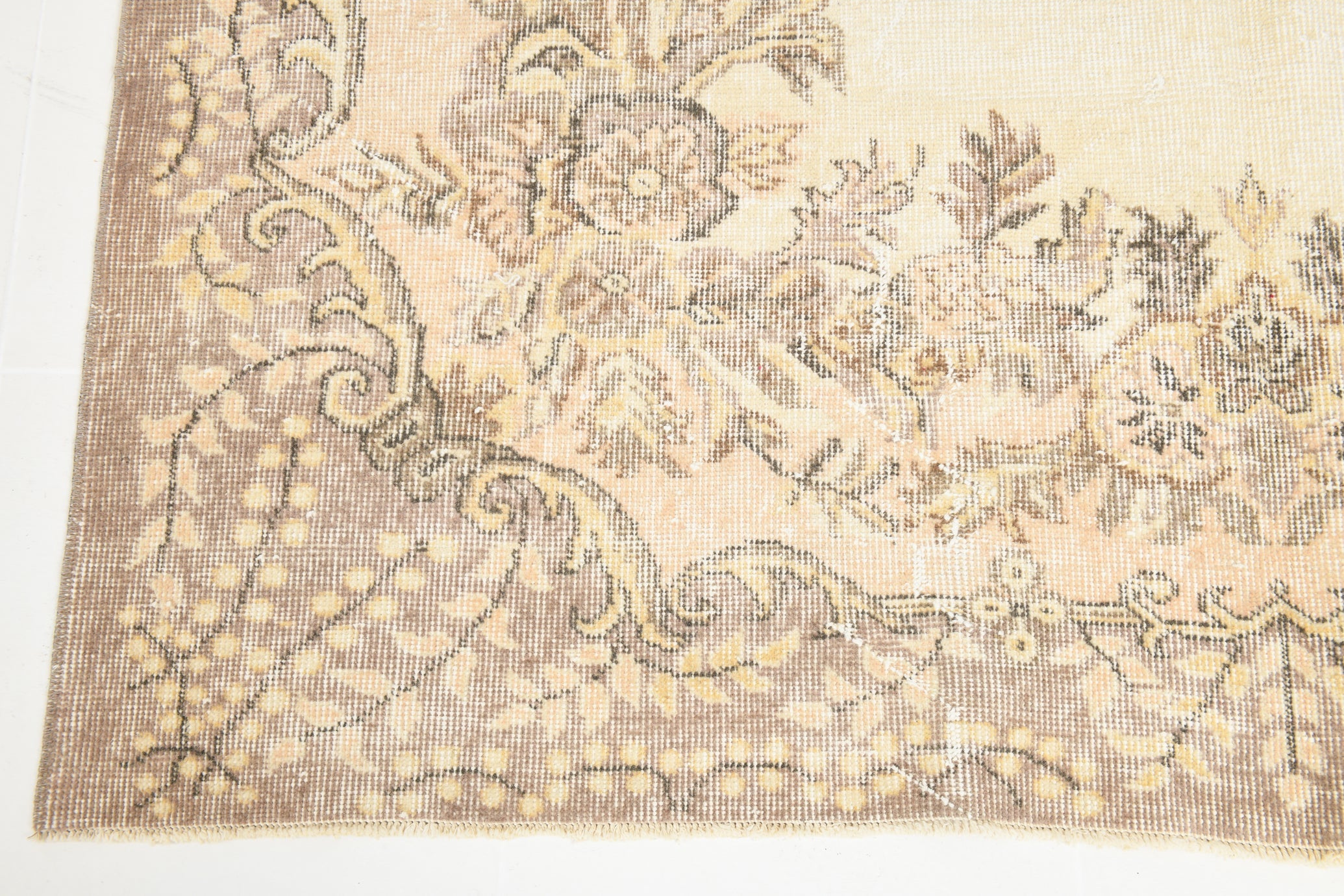 Turkish Vintage Rug  5'10" x 9'2" ft