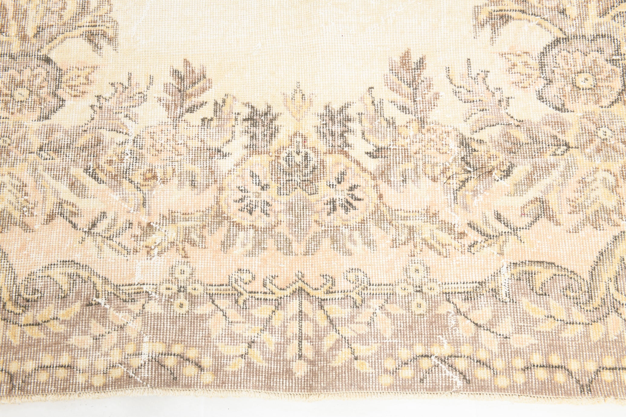 Turkish Vintage Rug  5'10" x 9'2" ft