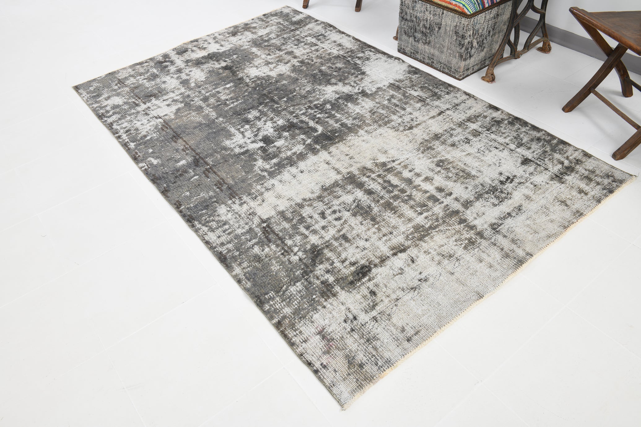 Turkish Vintage Rug  4'12" x 7'11" ft