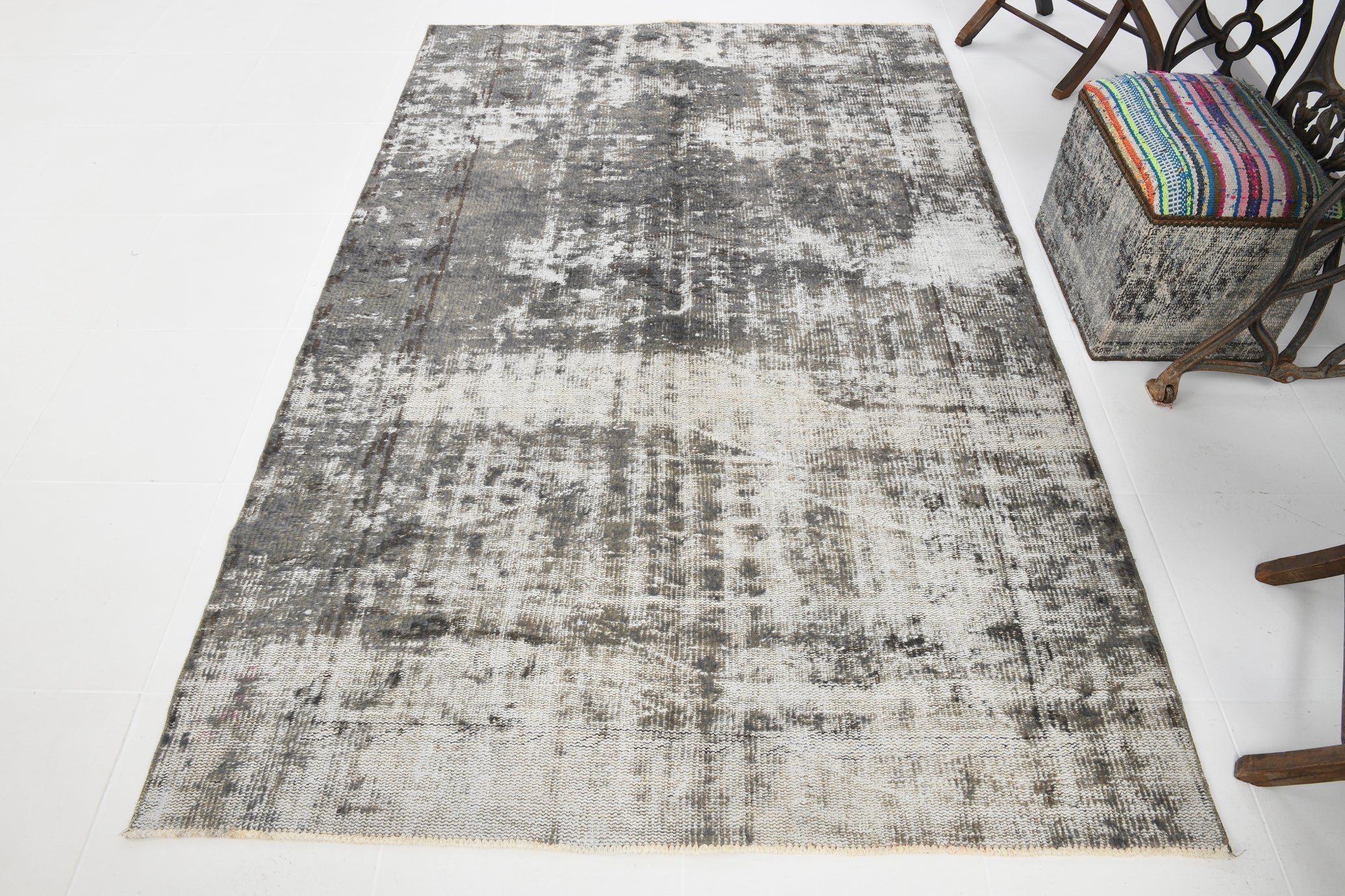 Turkish Vintage Rug  4'12" x 7'11" ft