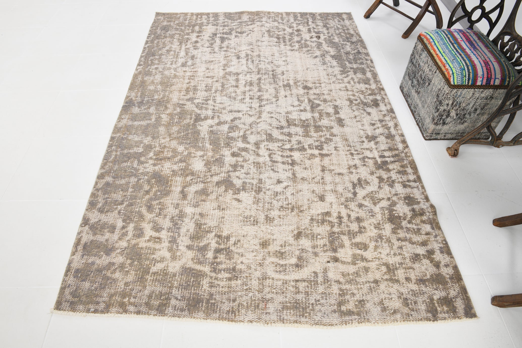 Turkish Vintage Rug  5'0" x 7'9" ft