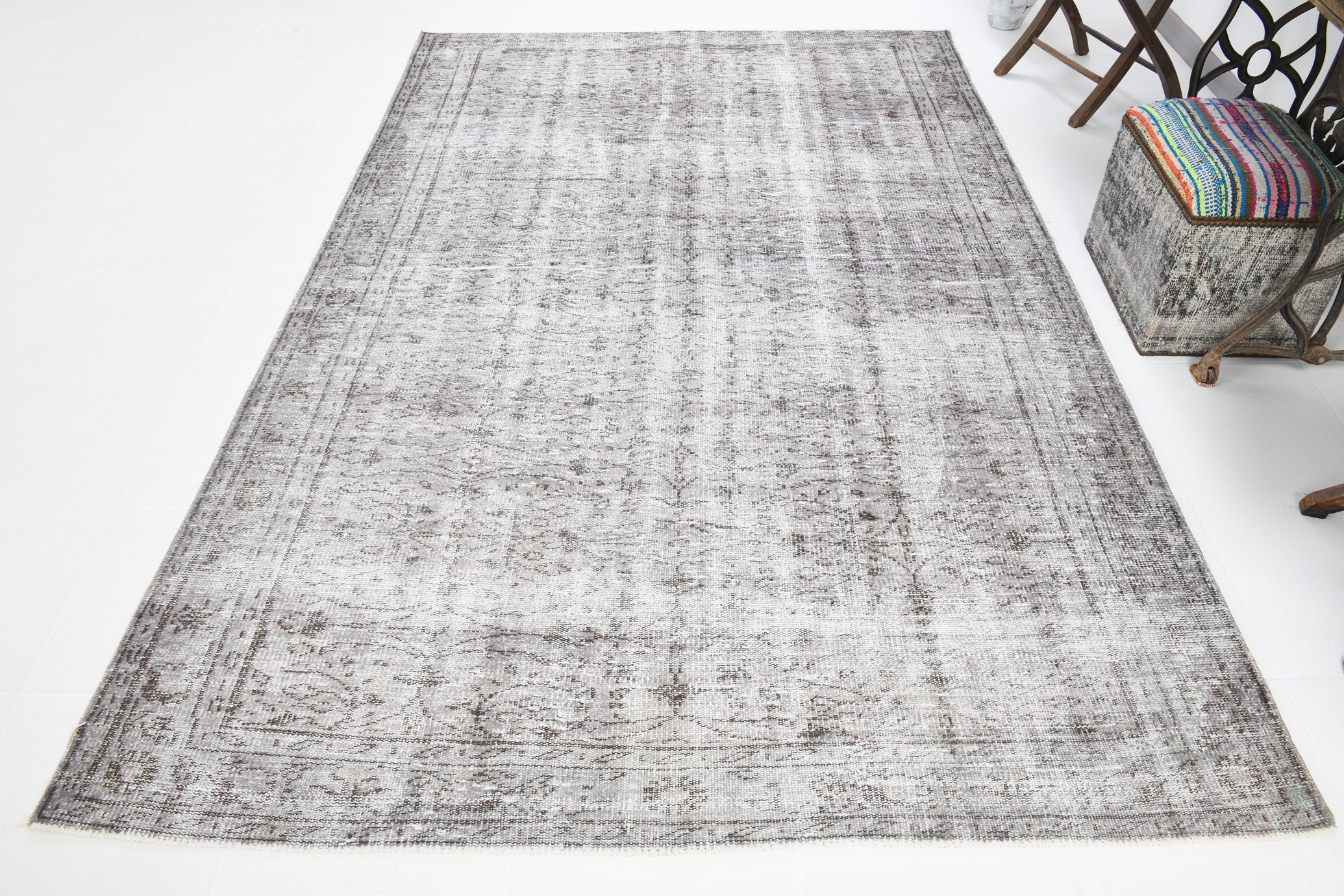 Turkish Vintage Rug  5'11" x 9'4" ft