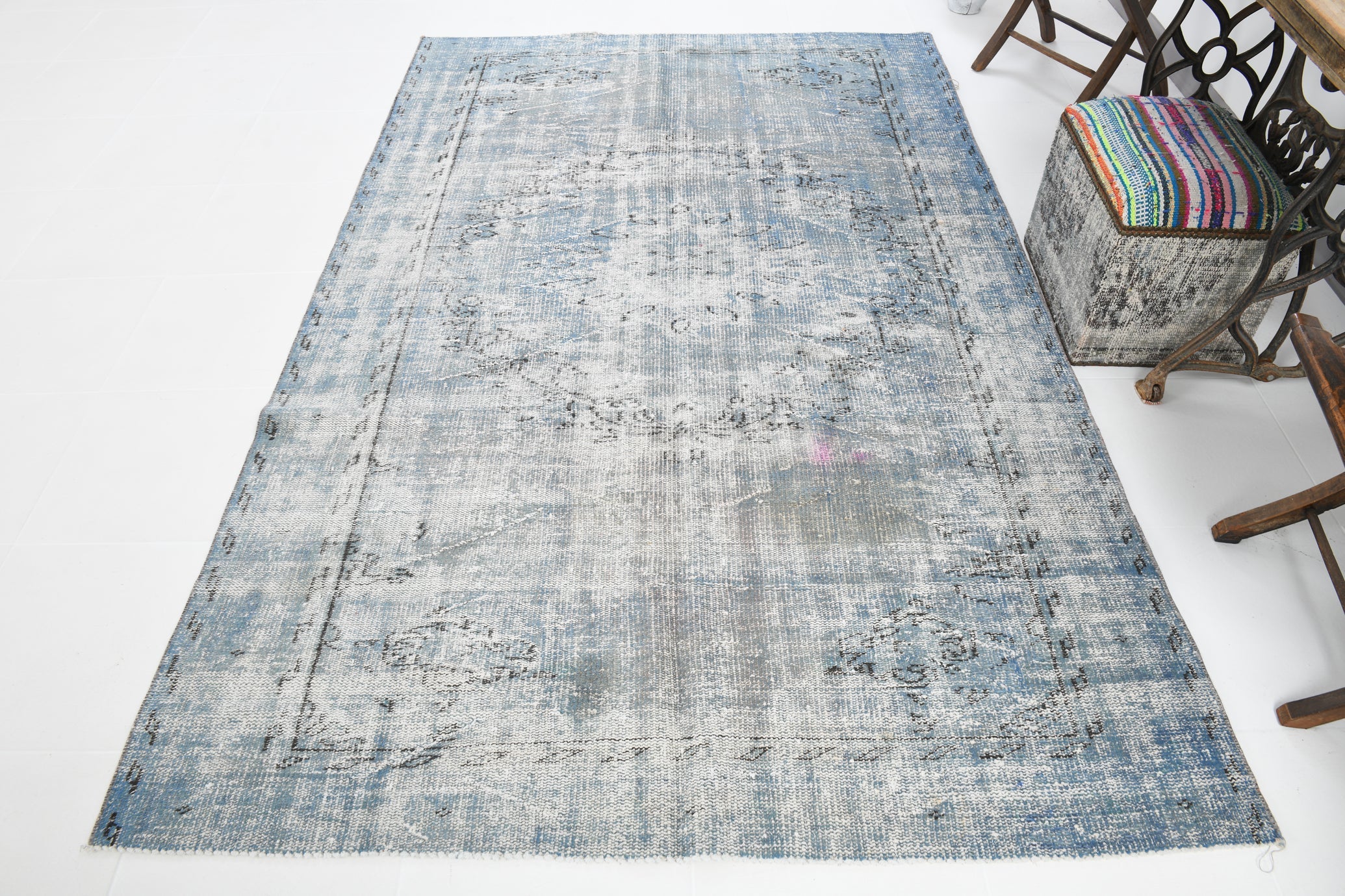 Turkish Vintage Rug  5'7" x 8'10" ft