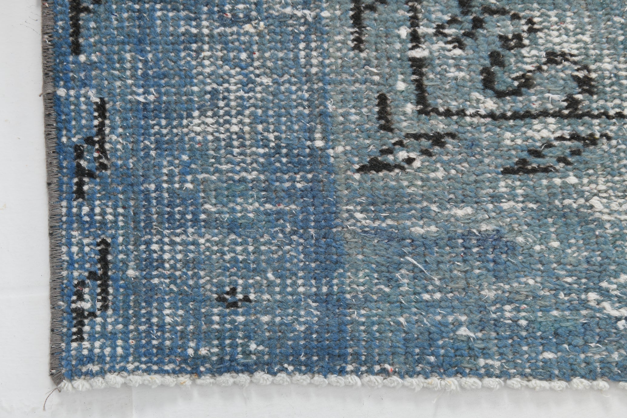 Turkish Vintage Rug  5'7" x 8'10" ft